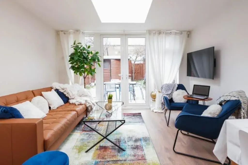 Newly Renovated Modern 4 Bed 3 Bath Apartment London Newly Renovated Modern 4 Bed 3 Bath Apartment London