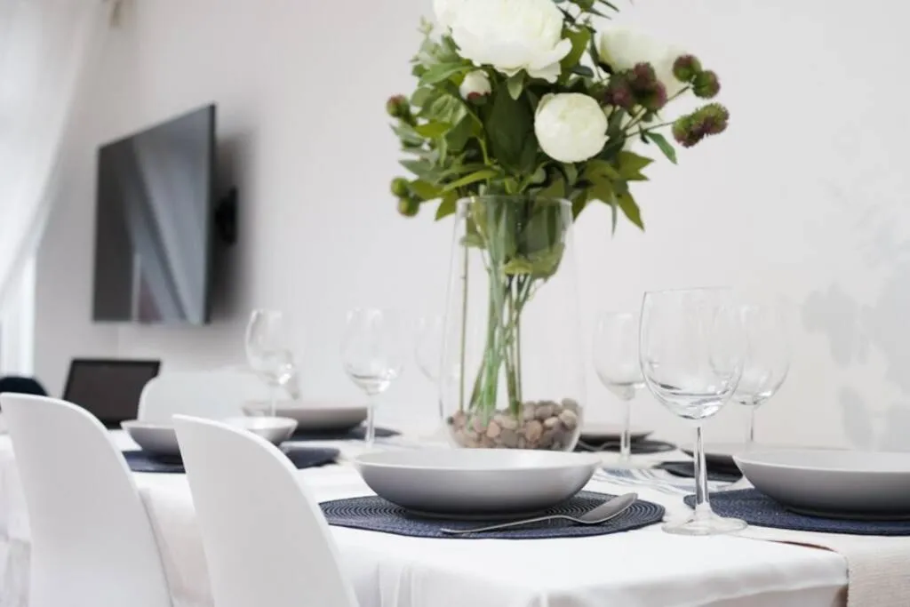 Newly Renovated Modern 4 Bed 3 Bath Apartment London