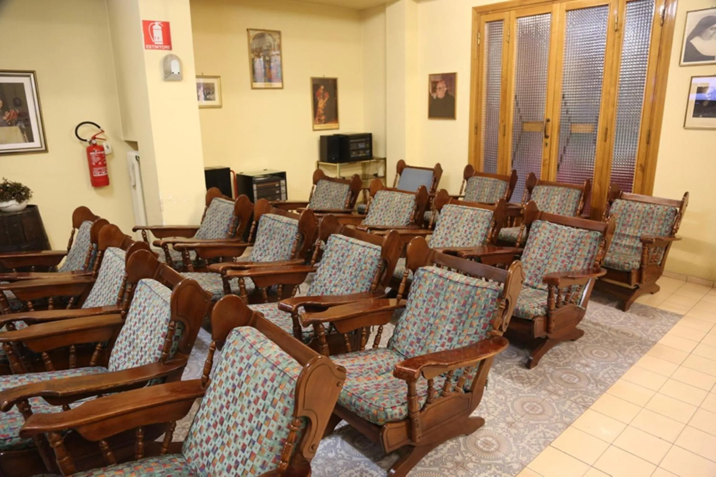 Communal lounge/ TV room in Casa Piccole Ancelle di Cristo Re