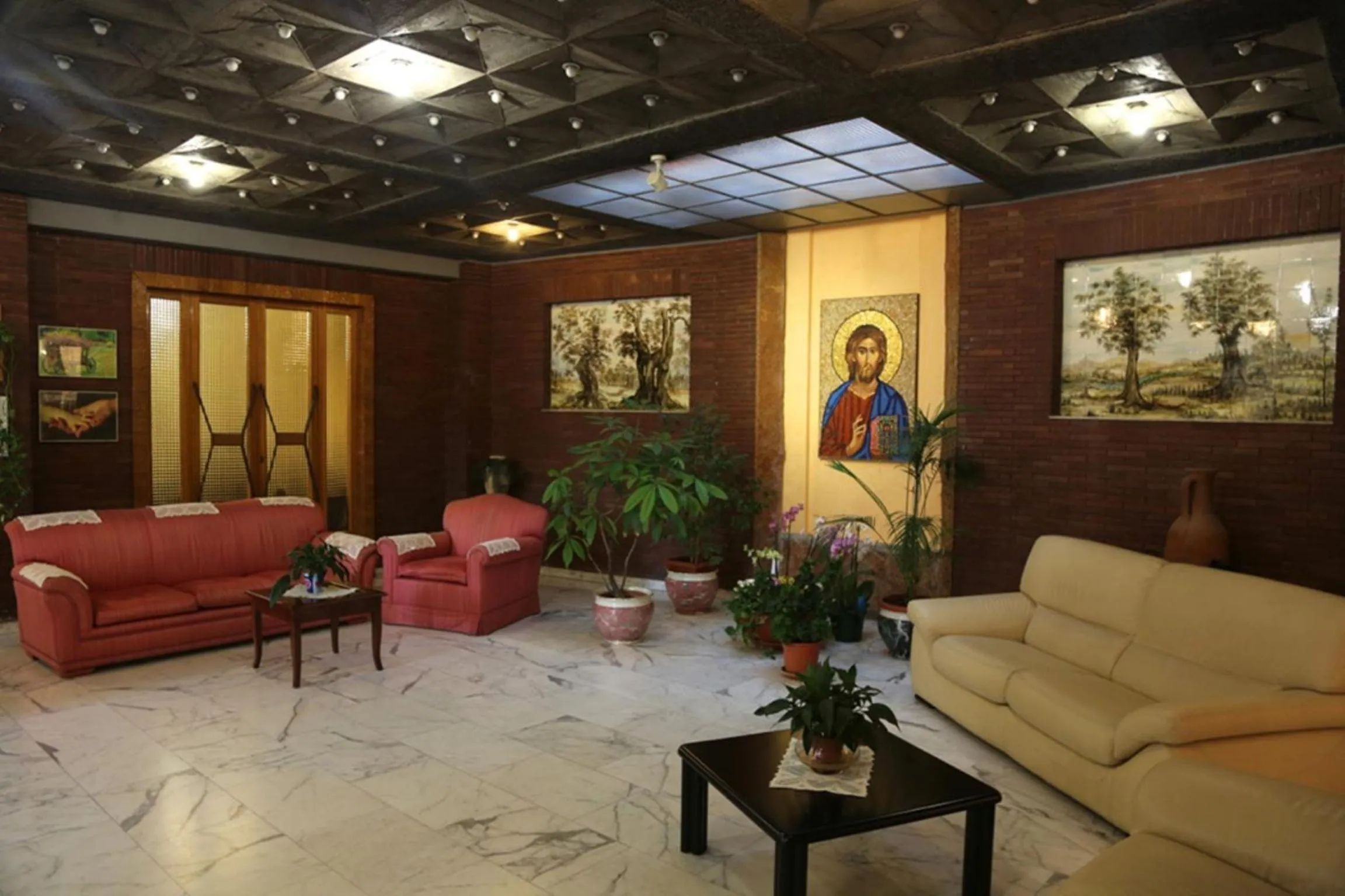 Communal lounge/ TV room in Casa Piccole Ancelle di Cristo Re