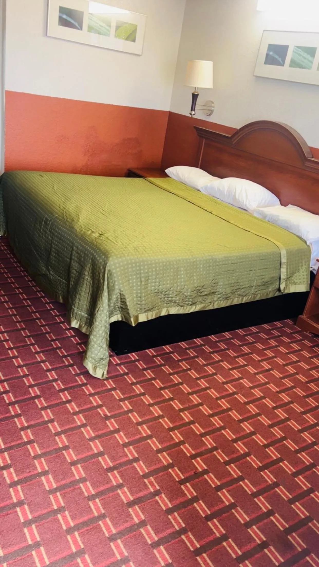 Bed in Executive Inn Robstown