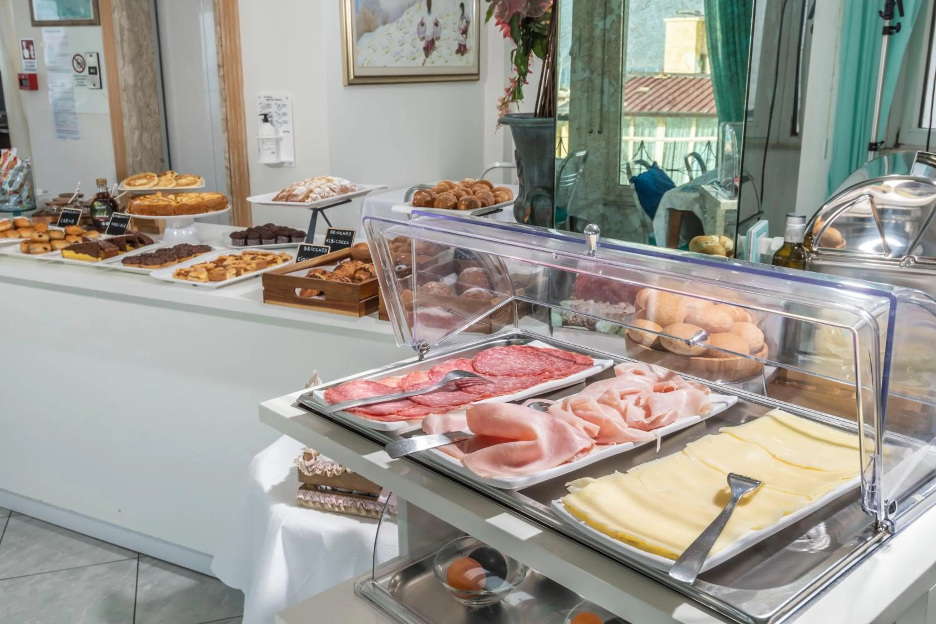Restaurant/places to eat in Hotel Lido