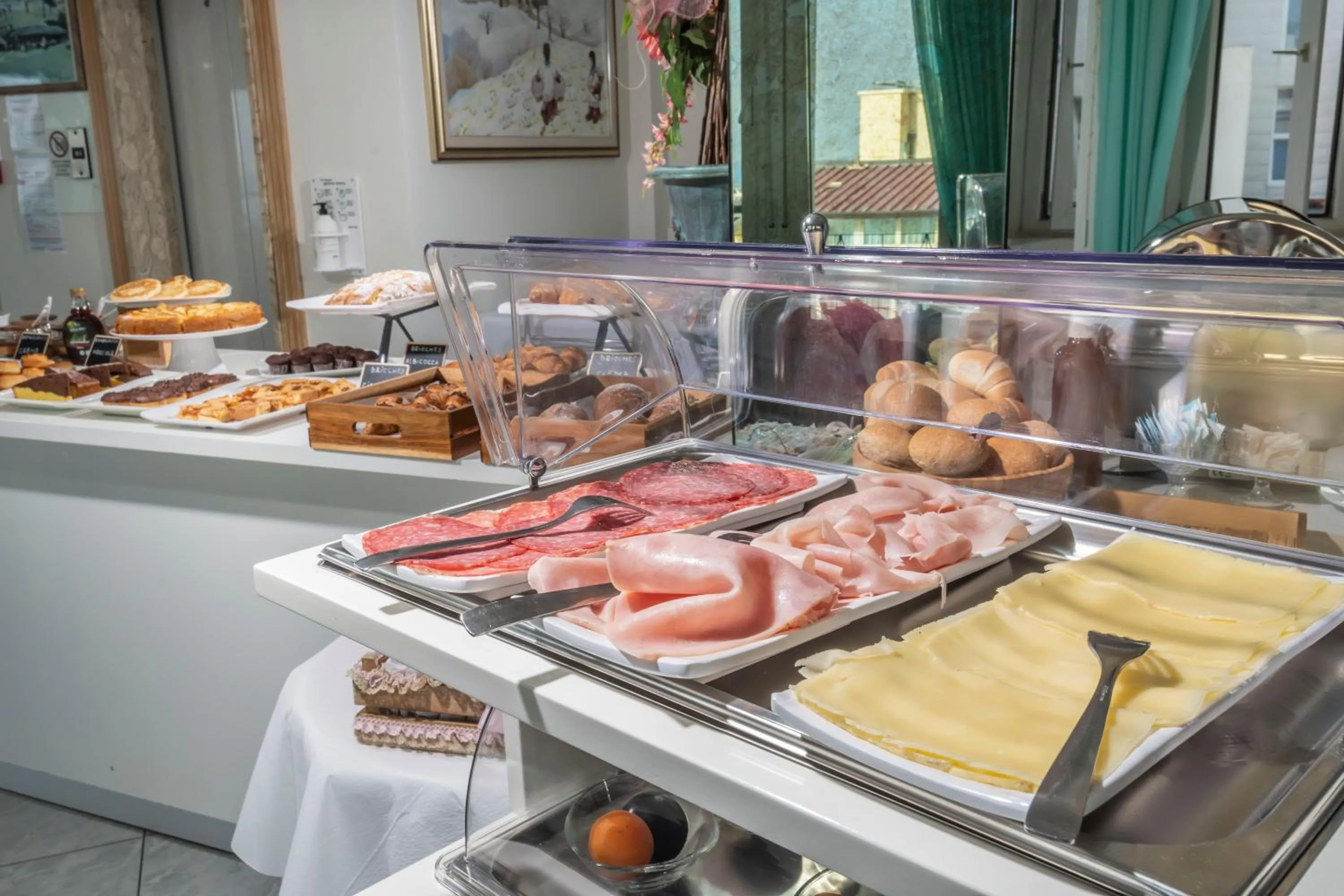 Restaurant/places to eat in Hotel Lido