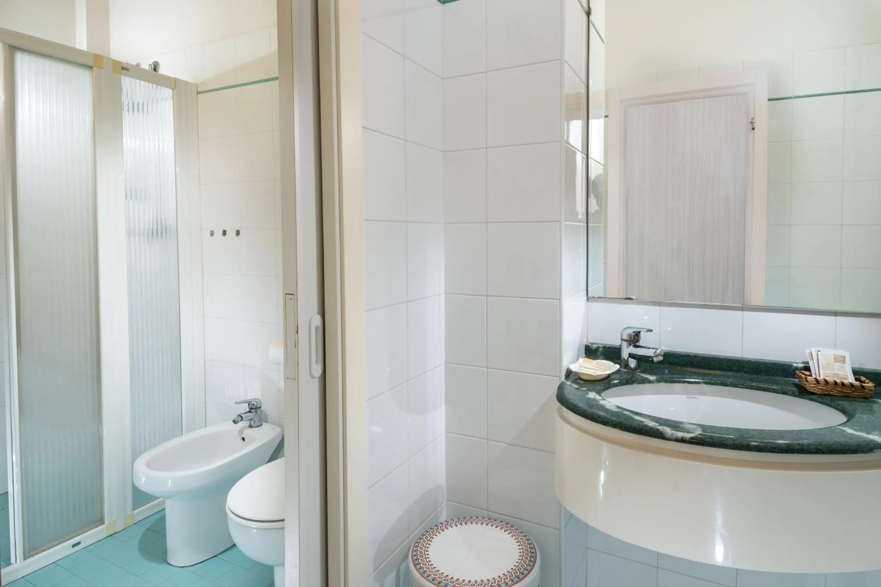 Shower in Hotel Lido