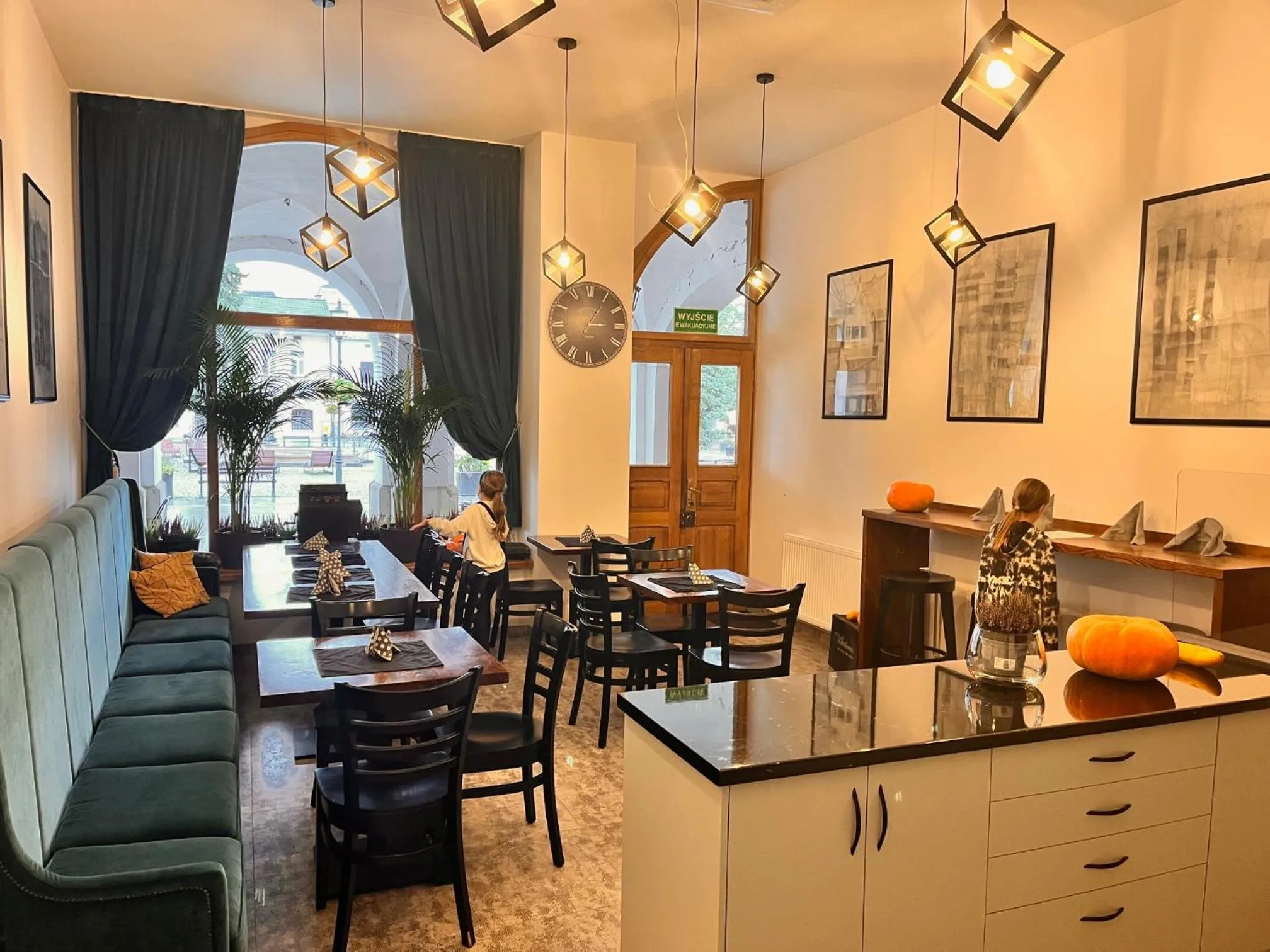 Breakfast in The Old Townhouse II