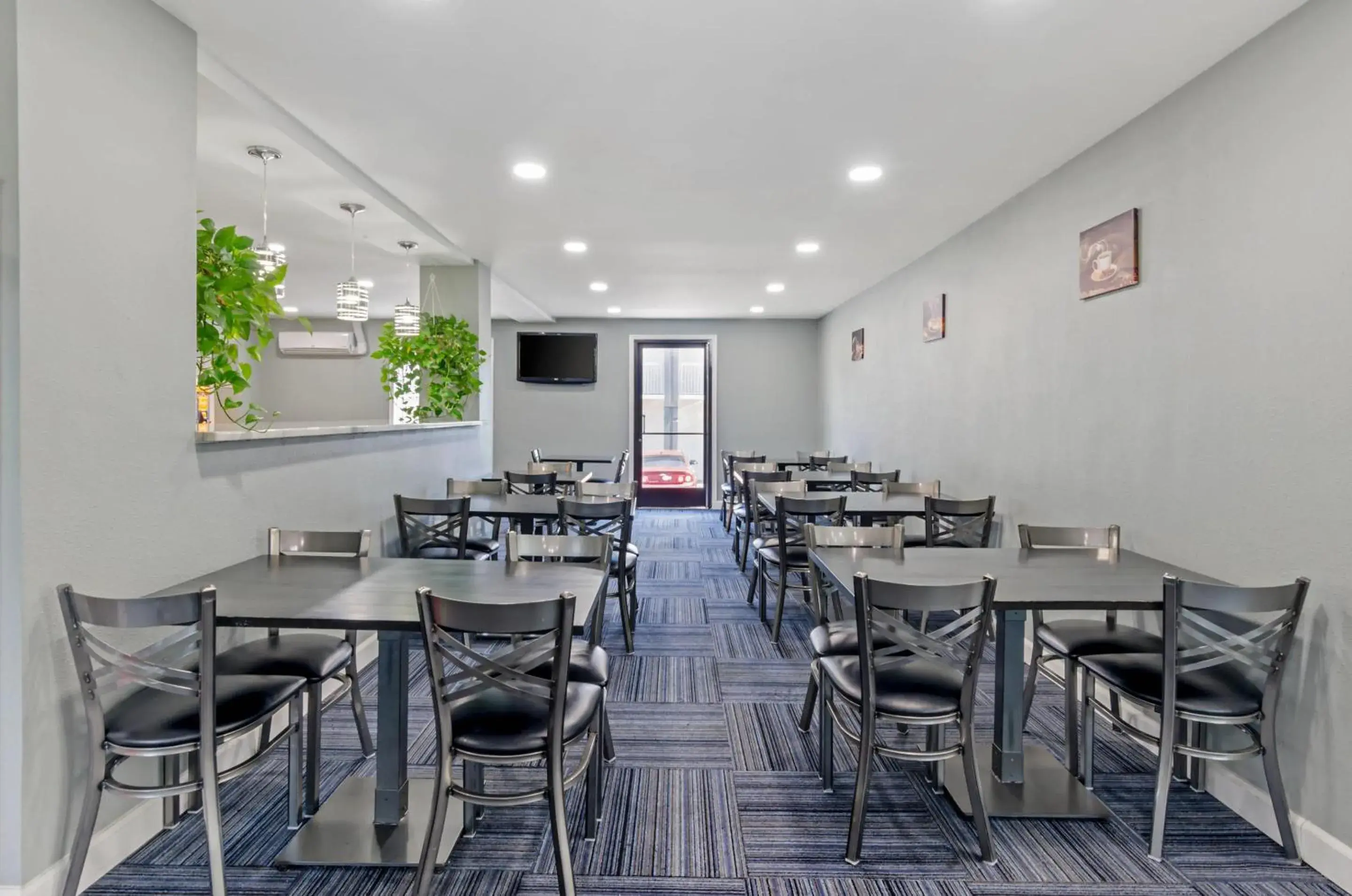 Breakfast in Suburban Studios Verona - Staunton North Breakfast in Suburban Studios Verona - Staunton North