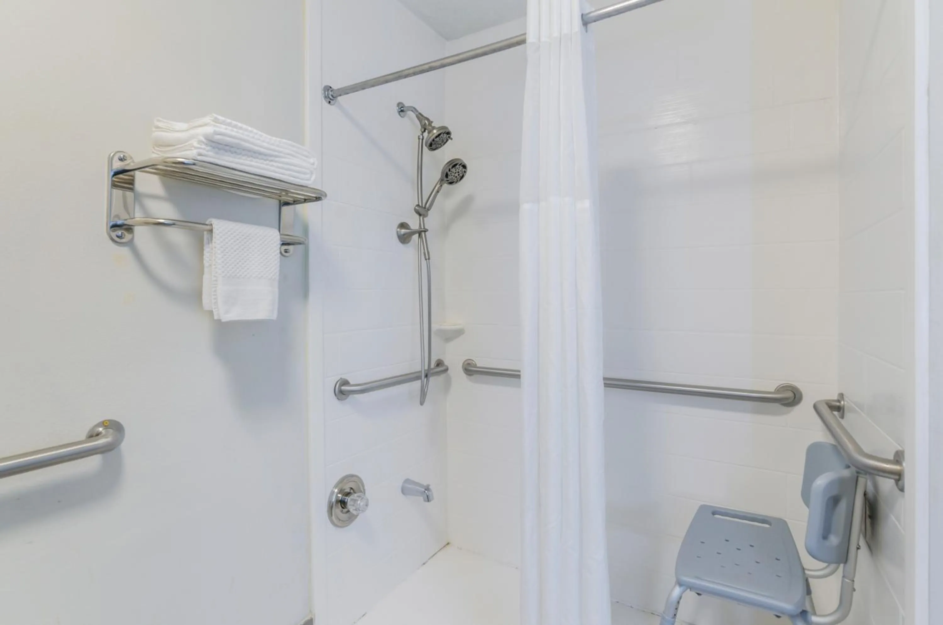 Bathroom in Suburban Studios Verona - Staunton North