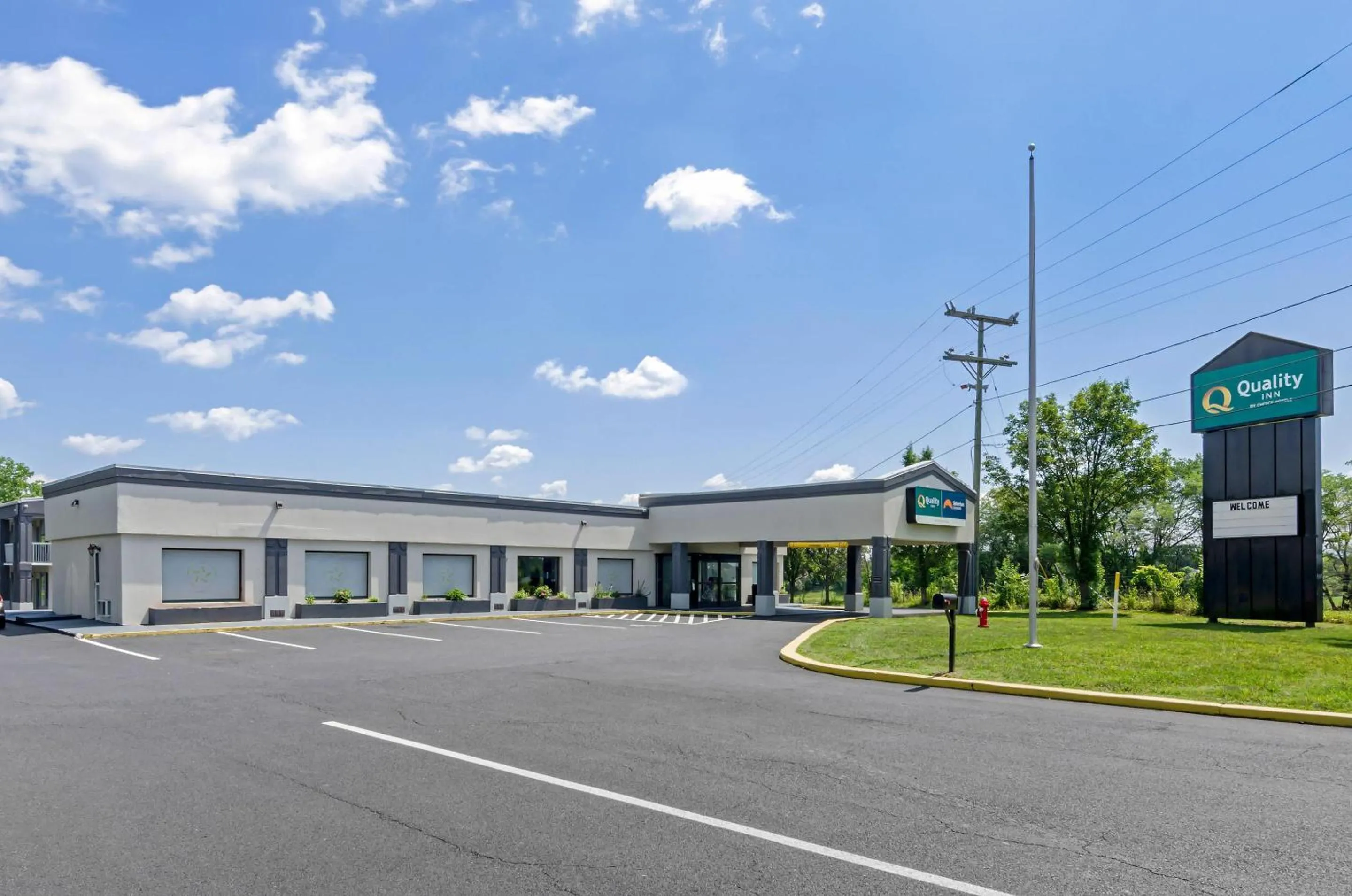 Property building in Suburban Studios Verona - Staunton North