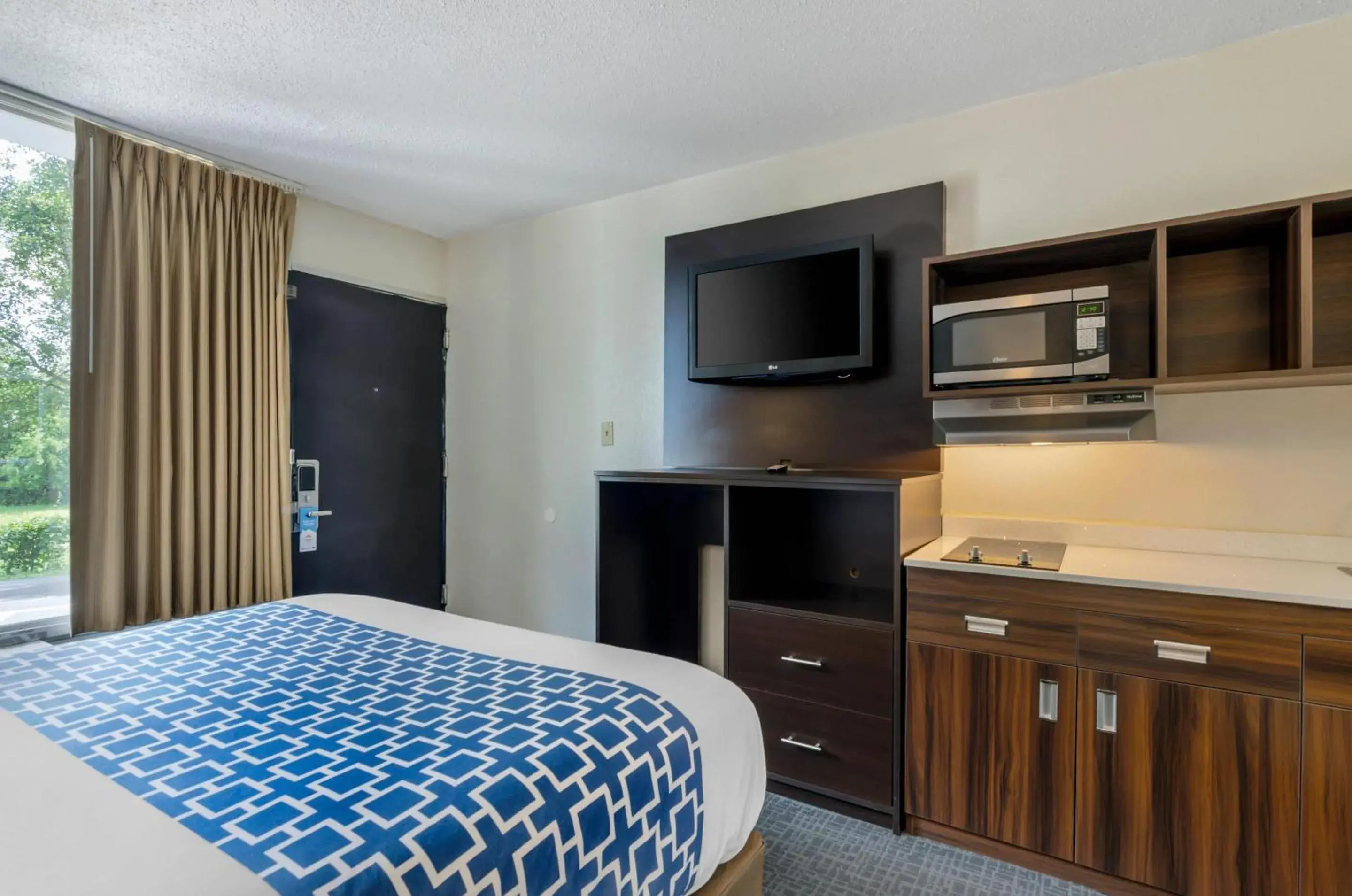 Bedroom, Bed in Suburban Studios Verona - Staunton North Bedroom, Bed in Suburban Studios Verona - Staunton North