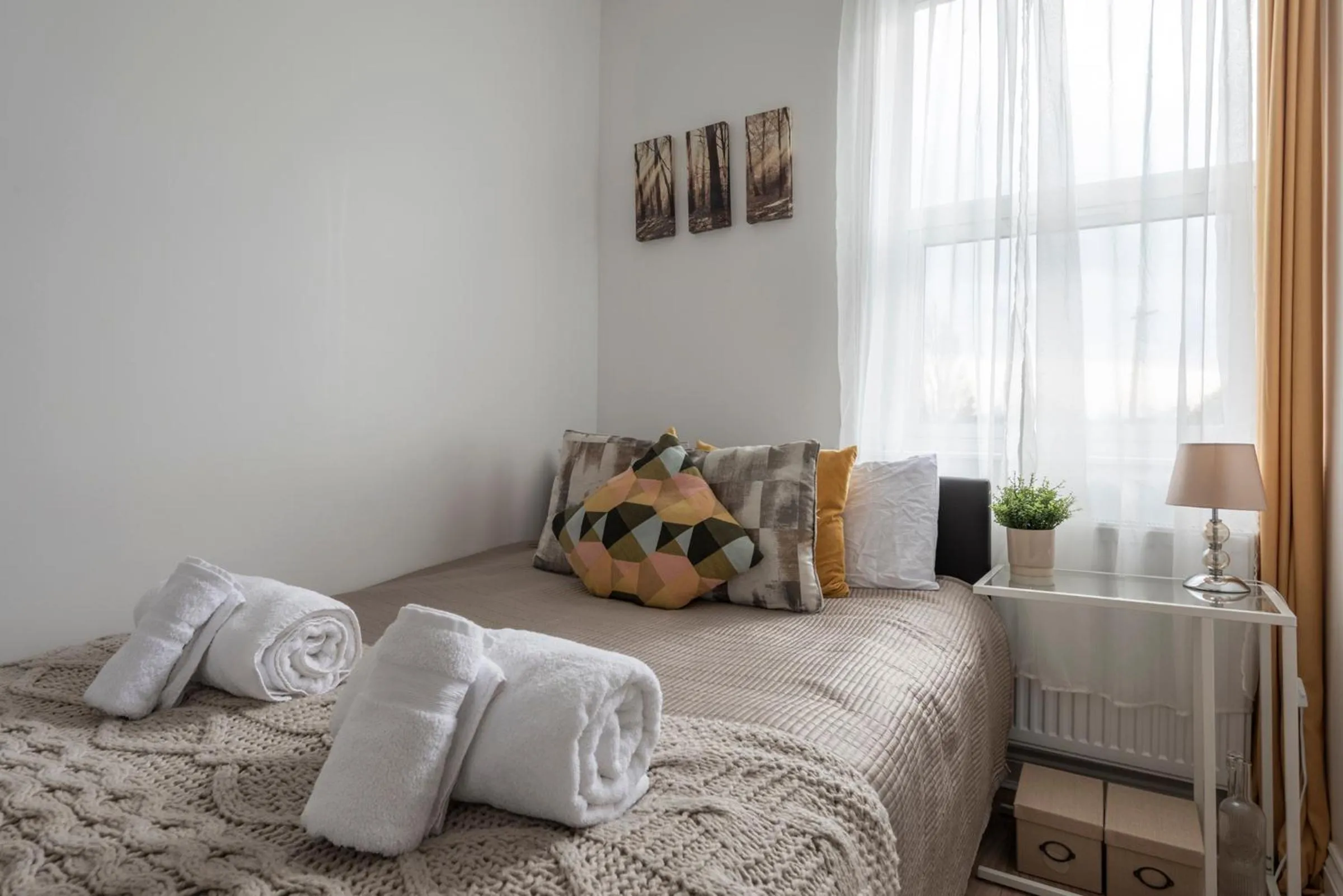 Bed in Woodside Gardens Luxury Properties near Alexandra Palace, Tottenham Stadium & Drumsheds