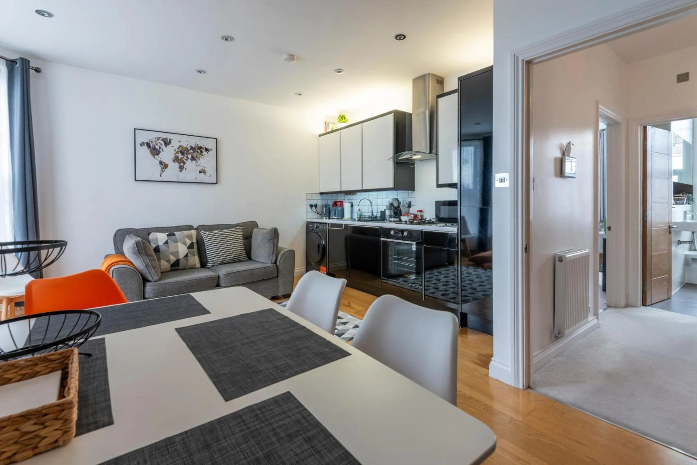 Kitchen or kitchenette in Woodside Gardens Luxury Properties near Alexandra Palace, Tottenham Stadium & Drumsheds