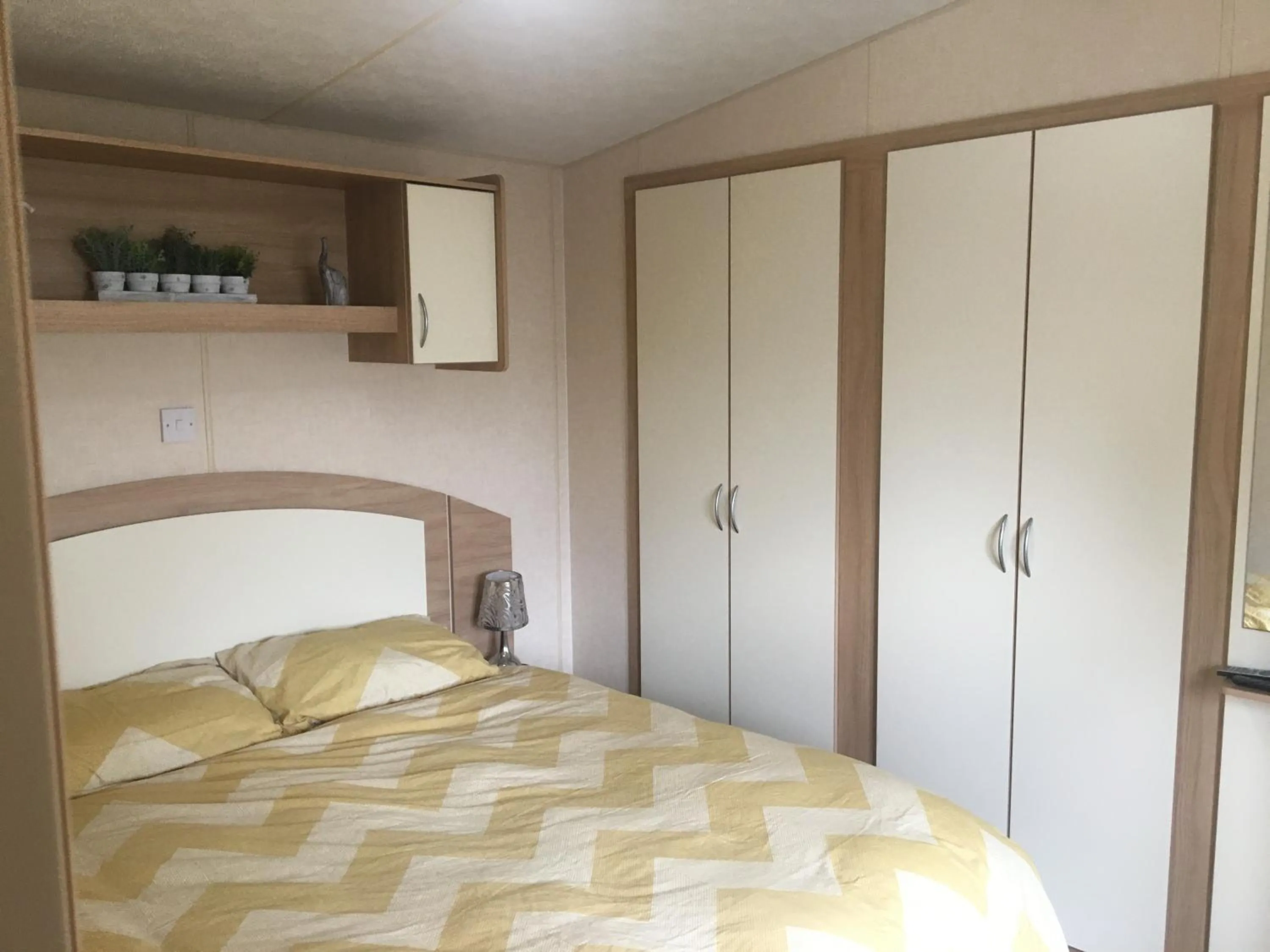 Towyn six berth en suite caravan