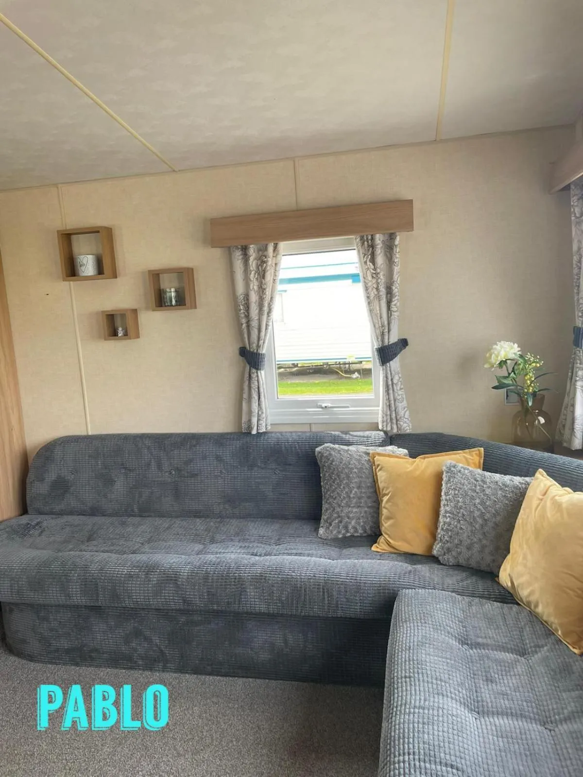 Towyn six berth en suite caravan