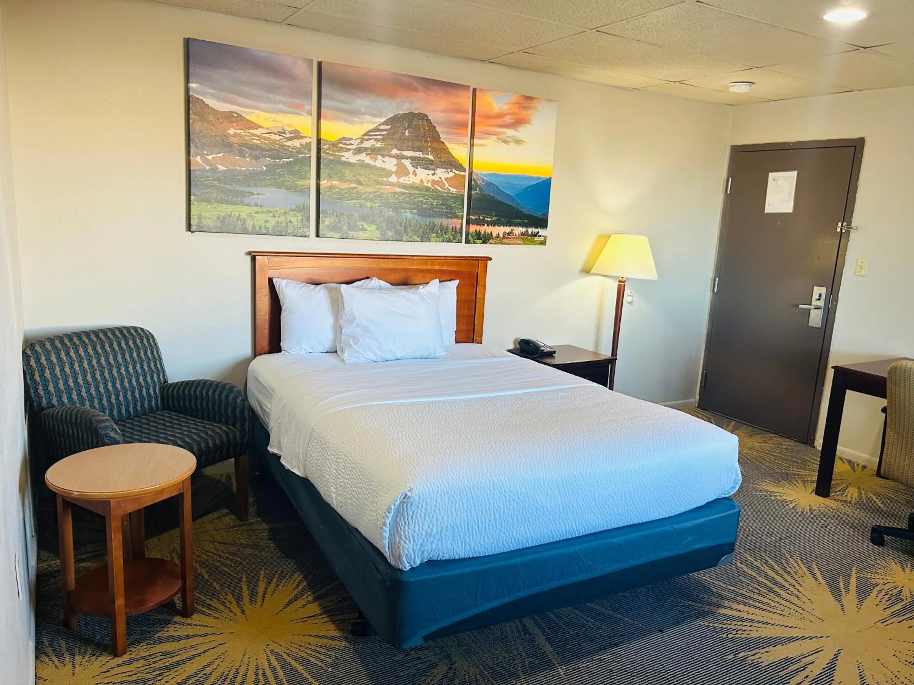 Bed in Wheatland Steamboat Inn