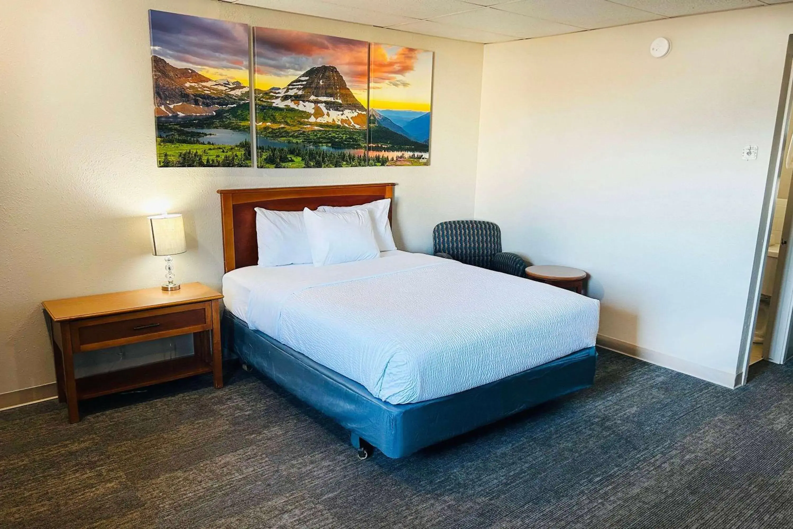 Photo of the whole room, Bed in Days Inn by Wyndham Wheatland Photo of the whole room, Bed in Days Inn by Wyndham Wheatland