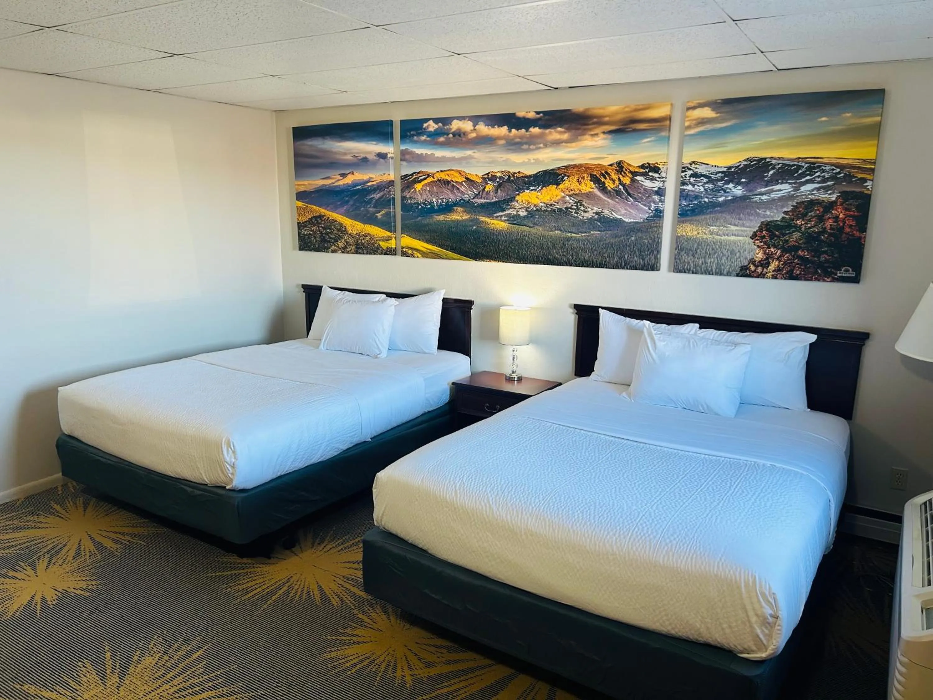 Bed in Days Inn by Wyndham Wheatland