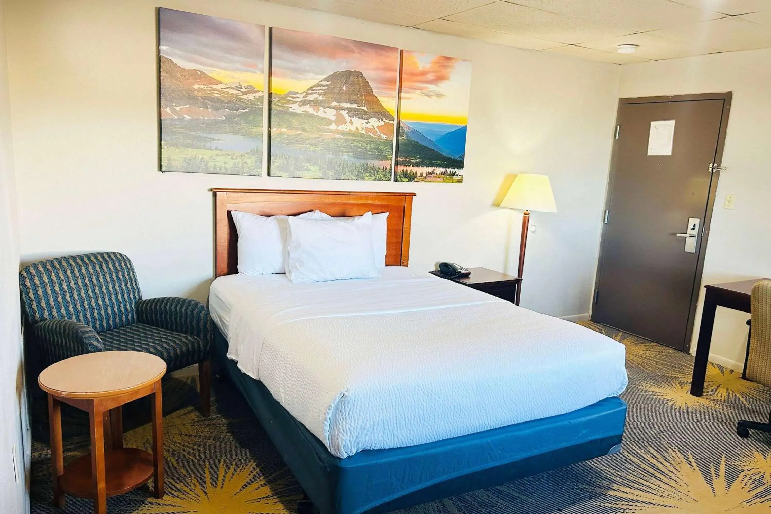 Photo of the whole room, Bed in Days Inn by Wyndham Wheatland Photo of the whole room, Bed in Days Inn by Wyndham Wheatland