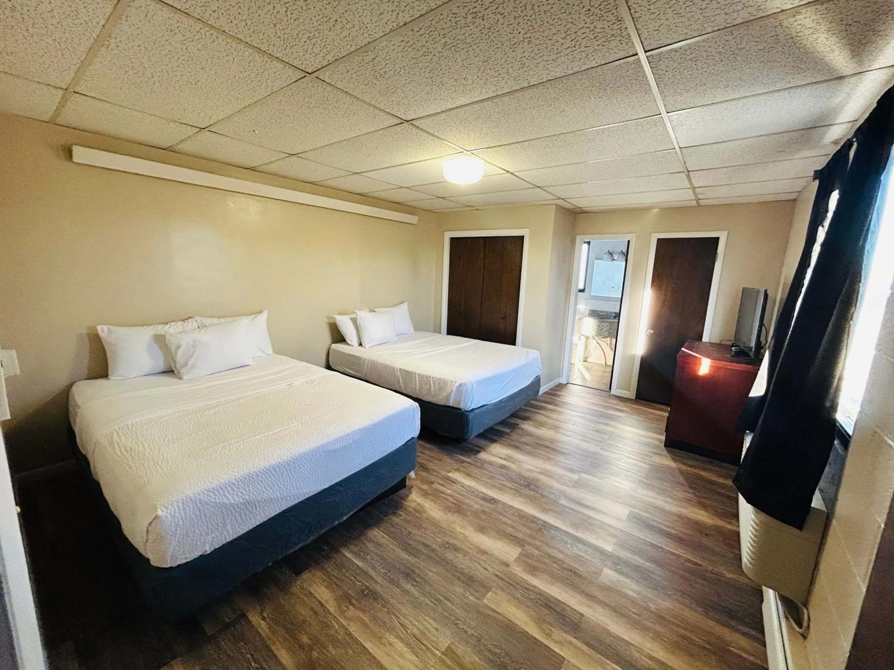 Bed in Wheatland Steamboat Inn