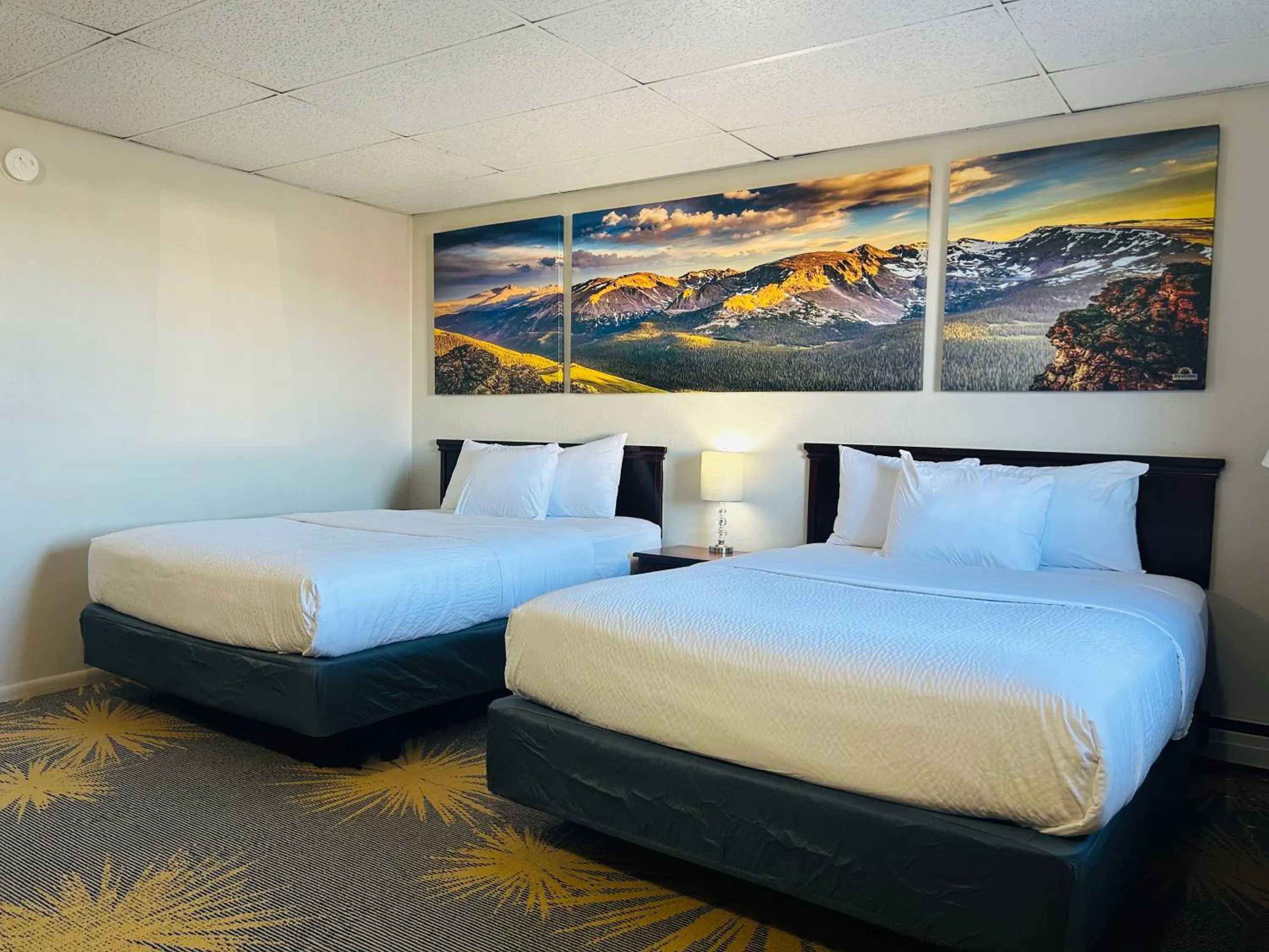 Bed in Wheatland Steamboat Inn