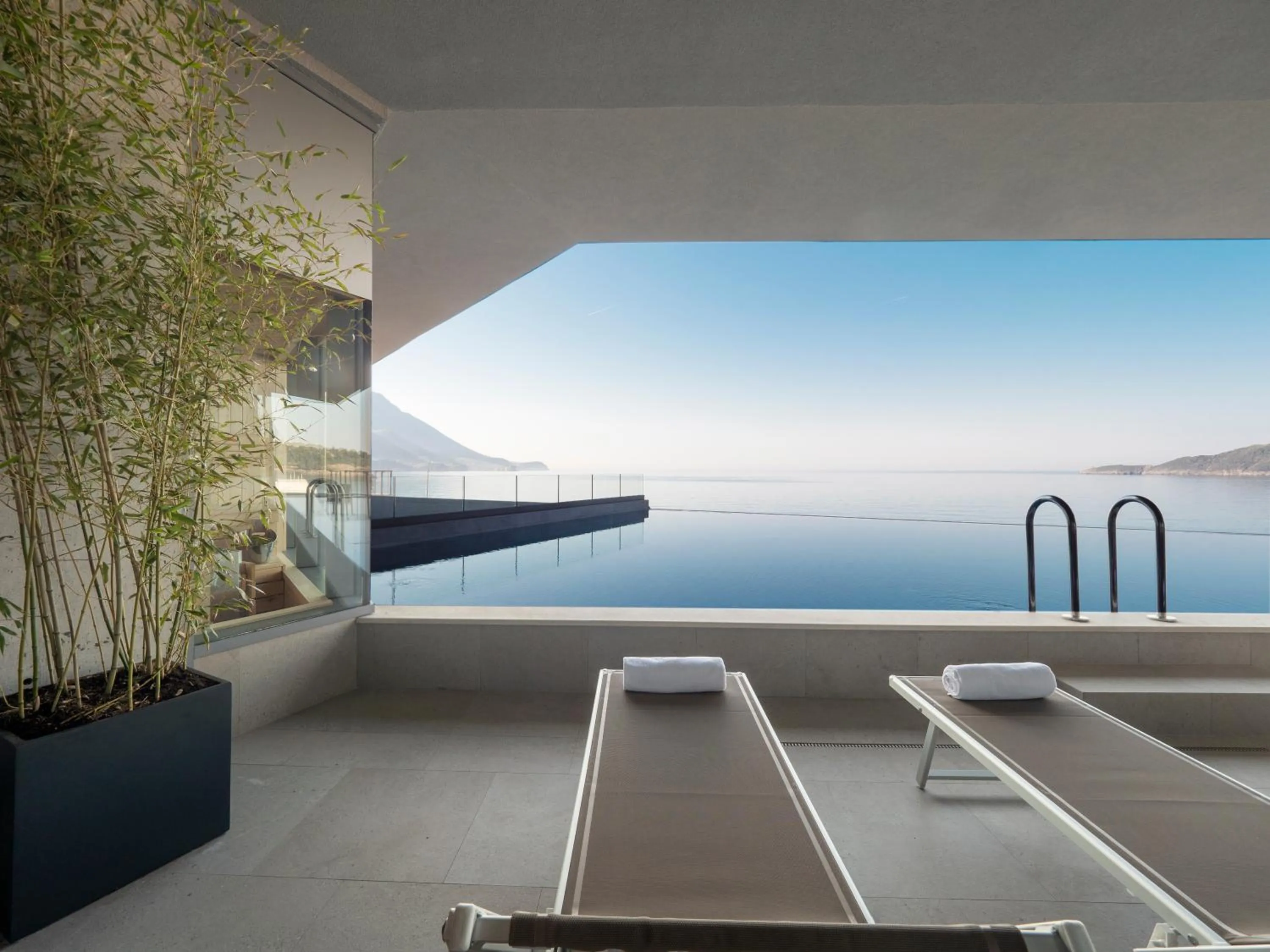 Swimming pool in Sea Star Budva