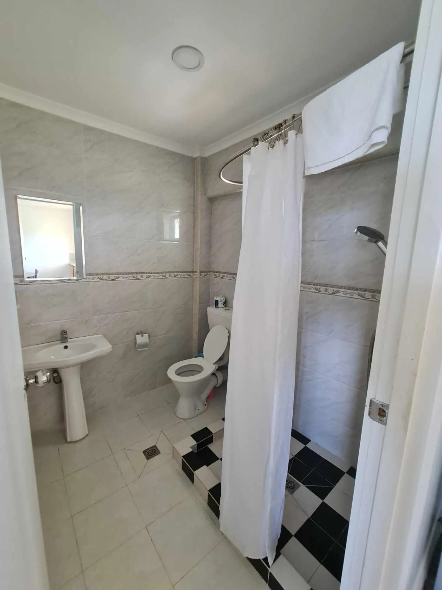 Bathroom in Sky Lodge