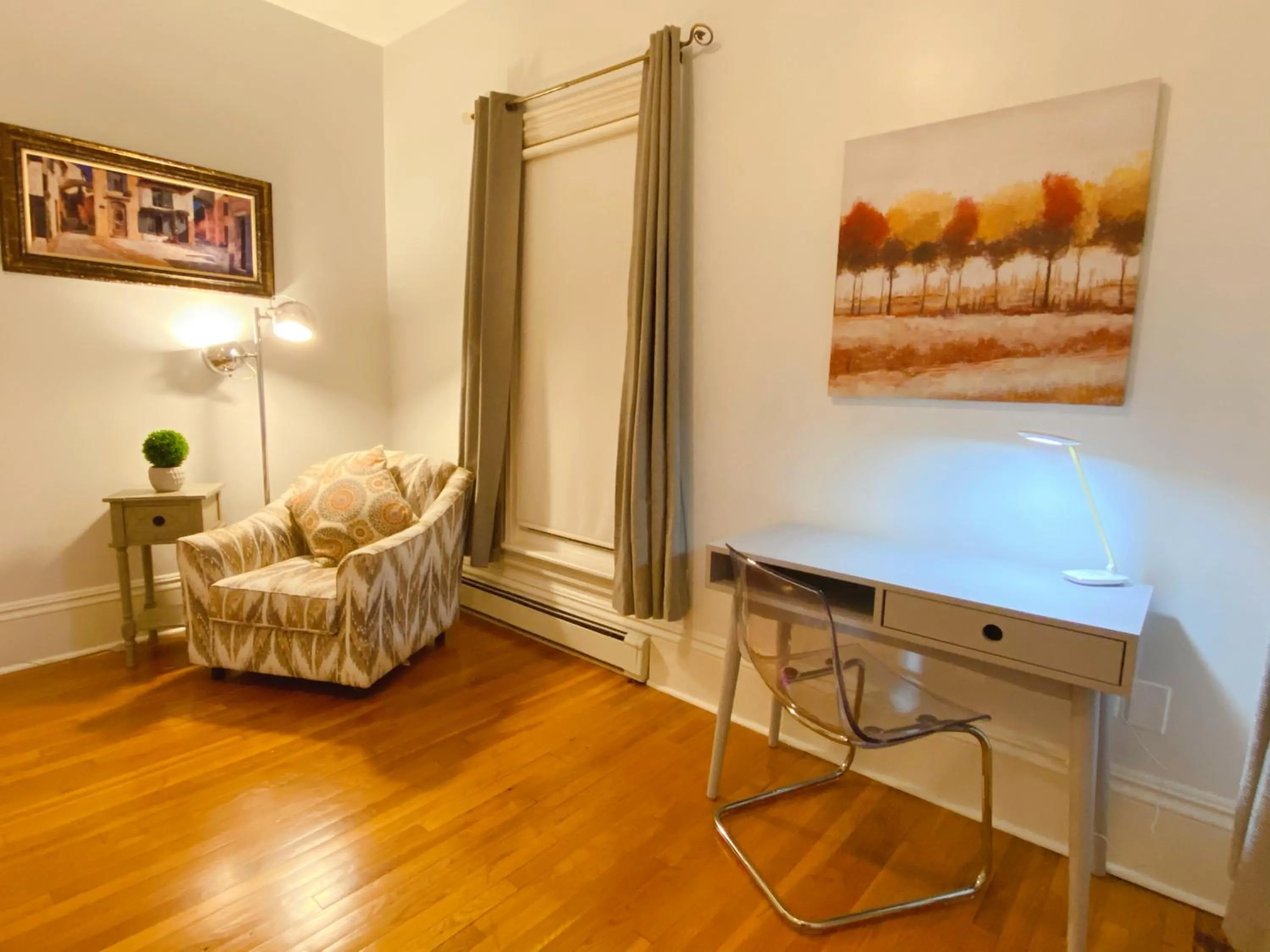 Standard Queen Room in Ginkgo House on Harvard