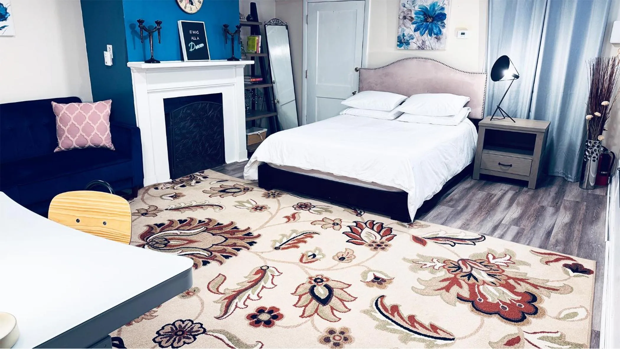 Photo of the whole room, Bed in Ginkgo House on Harvard