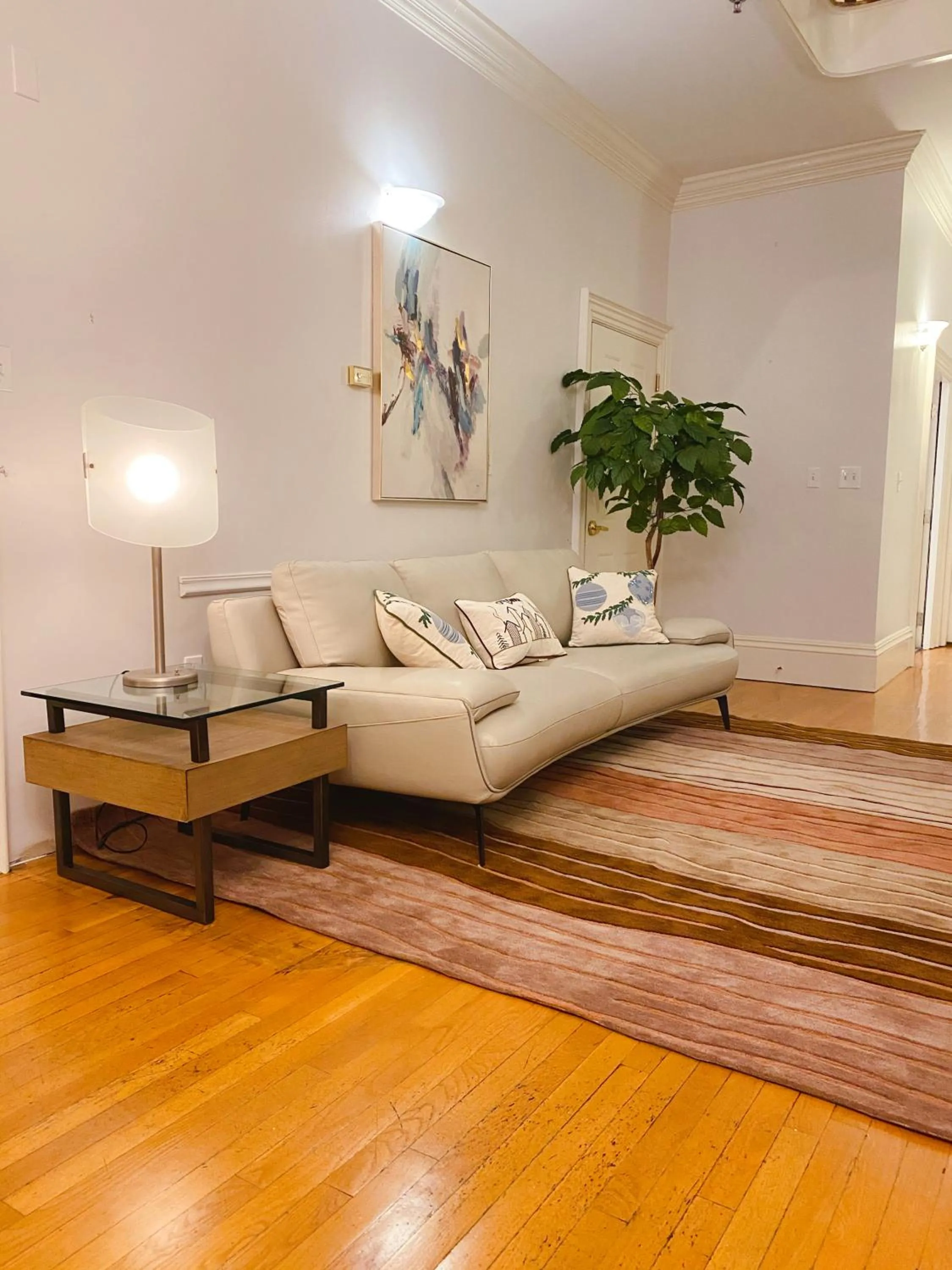 Communal lounge/ TV room in Ginkgo House on Harvard