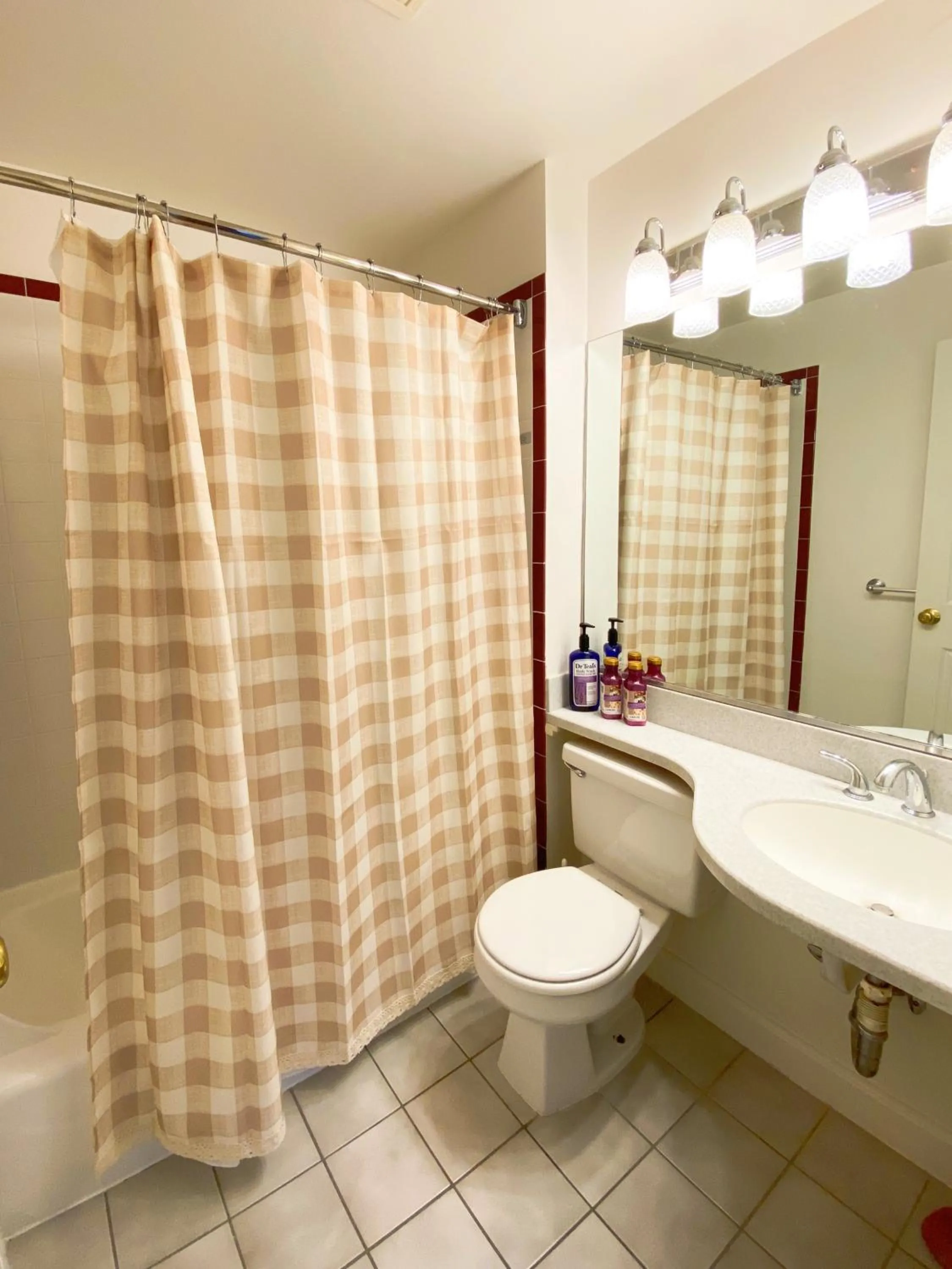 Bathroom in Ginkgo House on Harvard