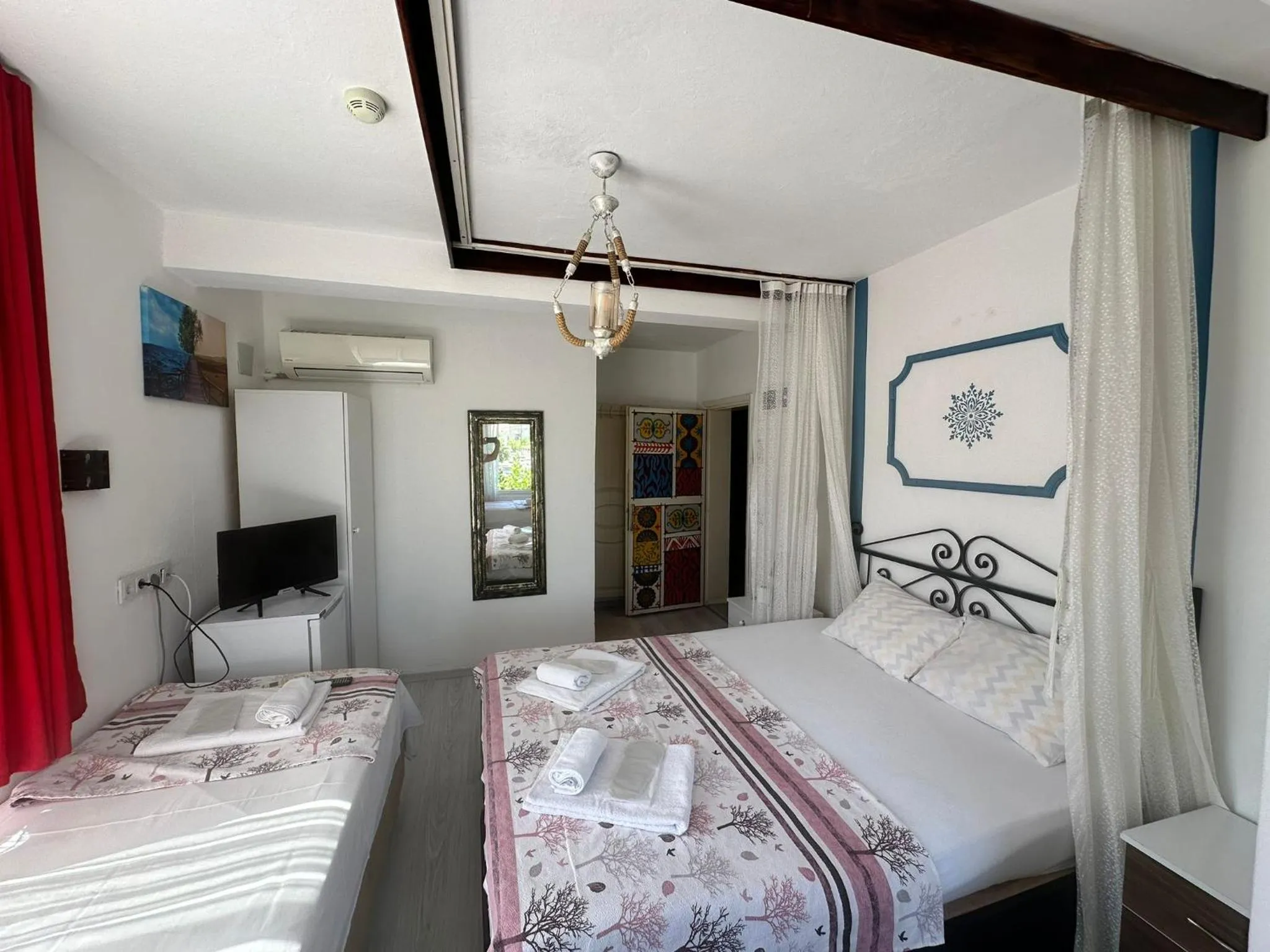 Photo of the whole room, Bed in Bonjourla Otel