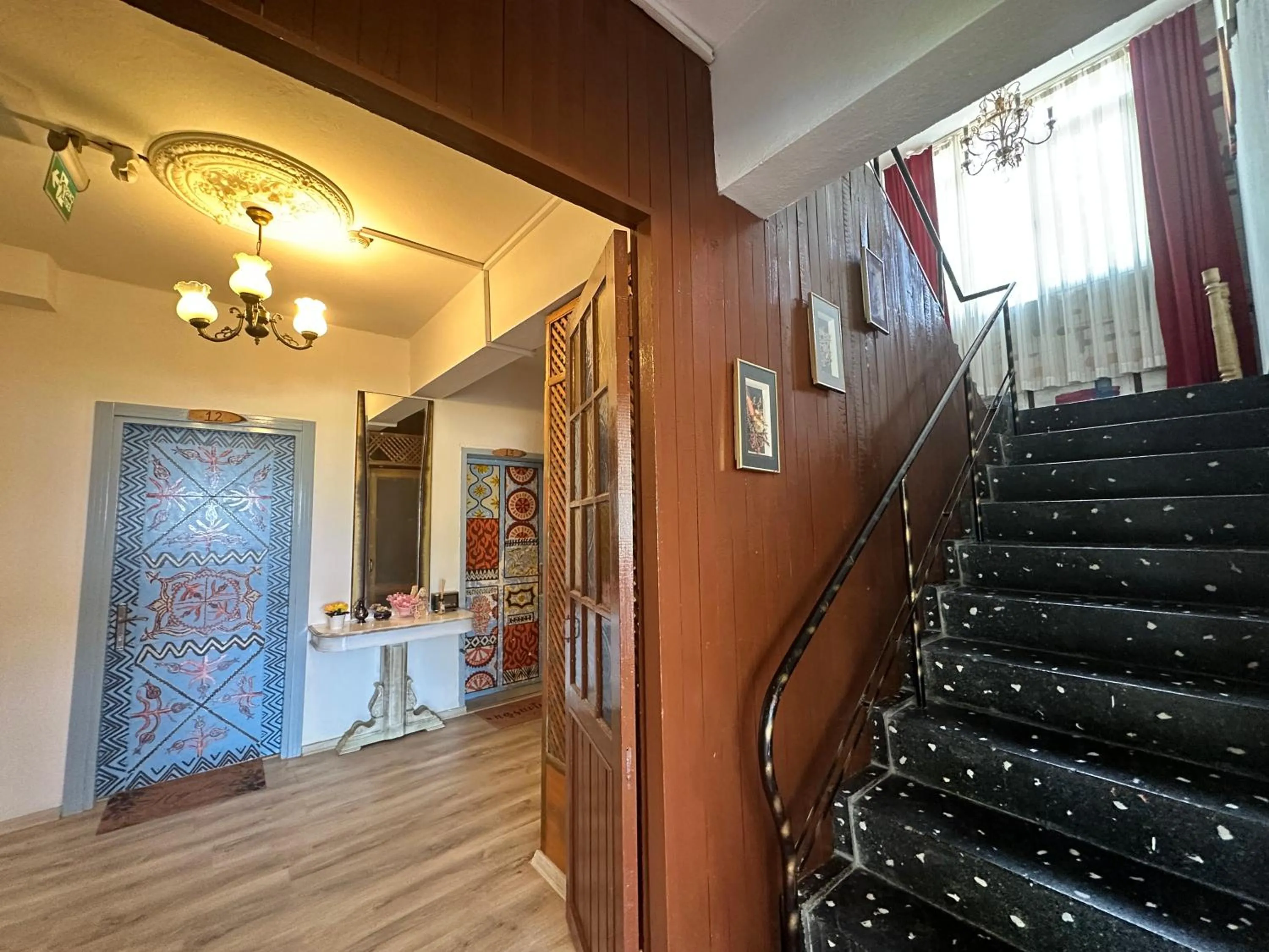 Decorative detail in Bonjourla Otel