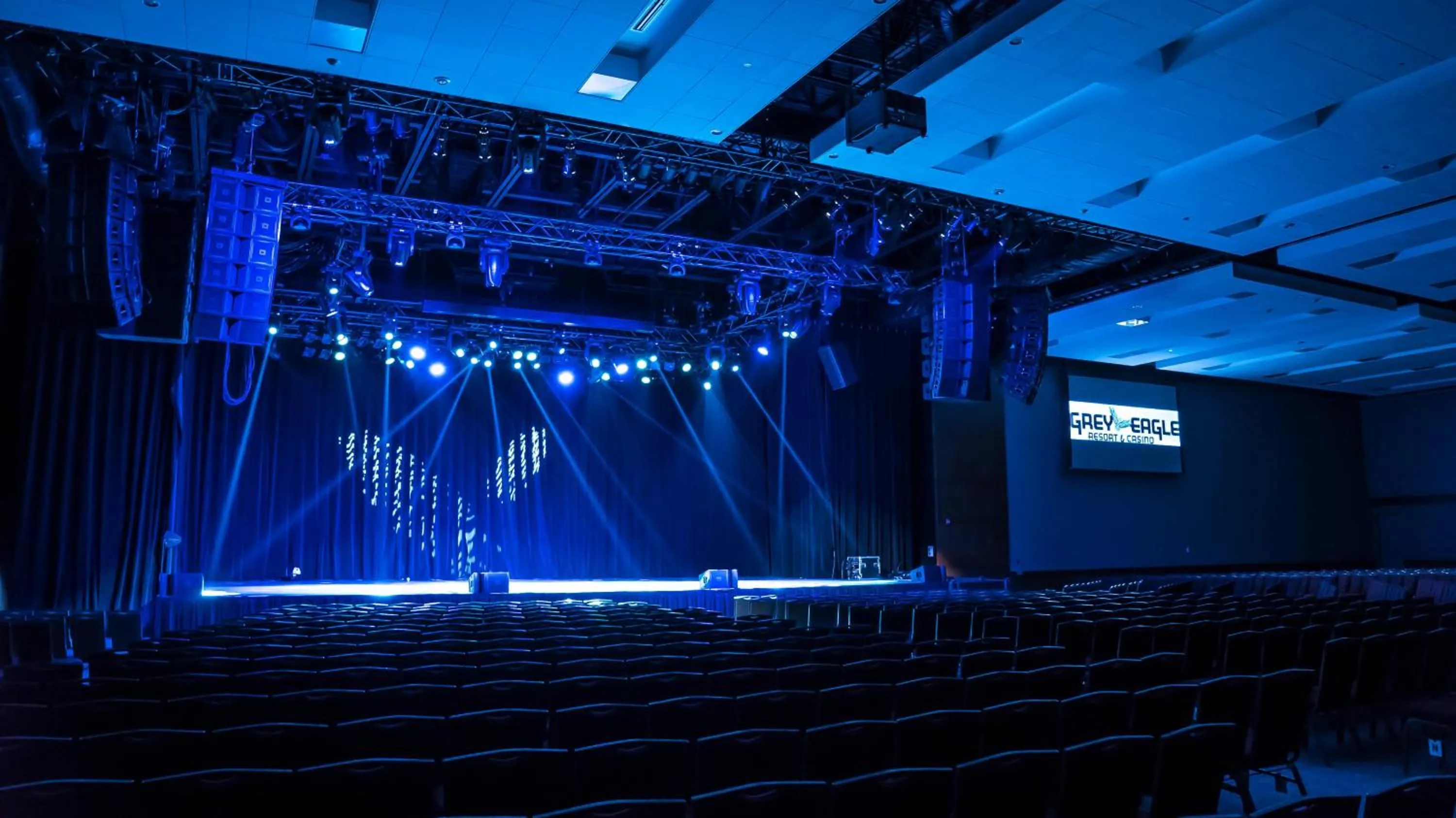 Evening entertainment in Grey Eagle Resort