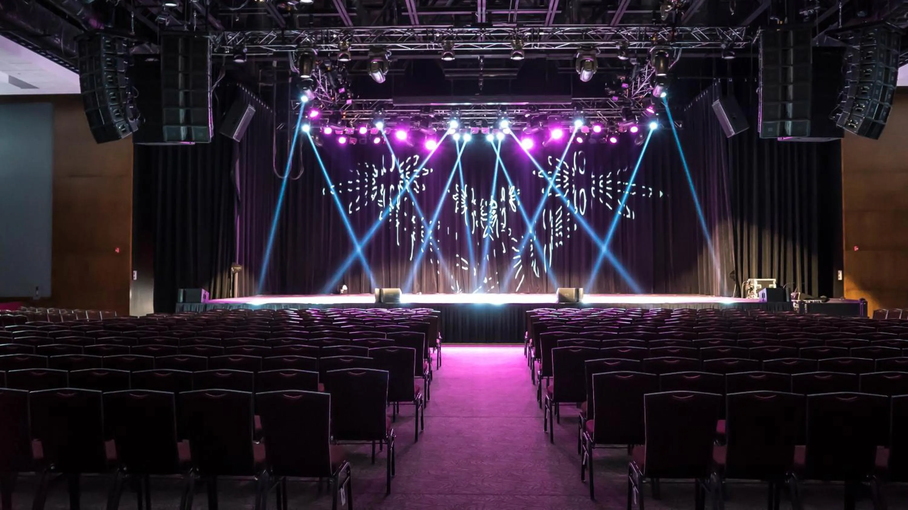 Evening entertainment in Grey Eagle Resort