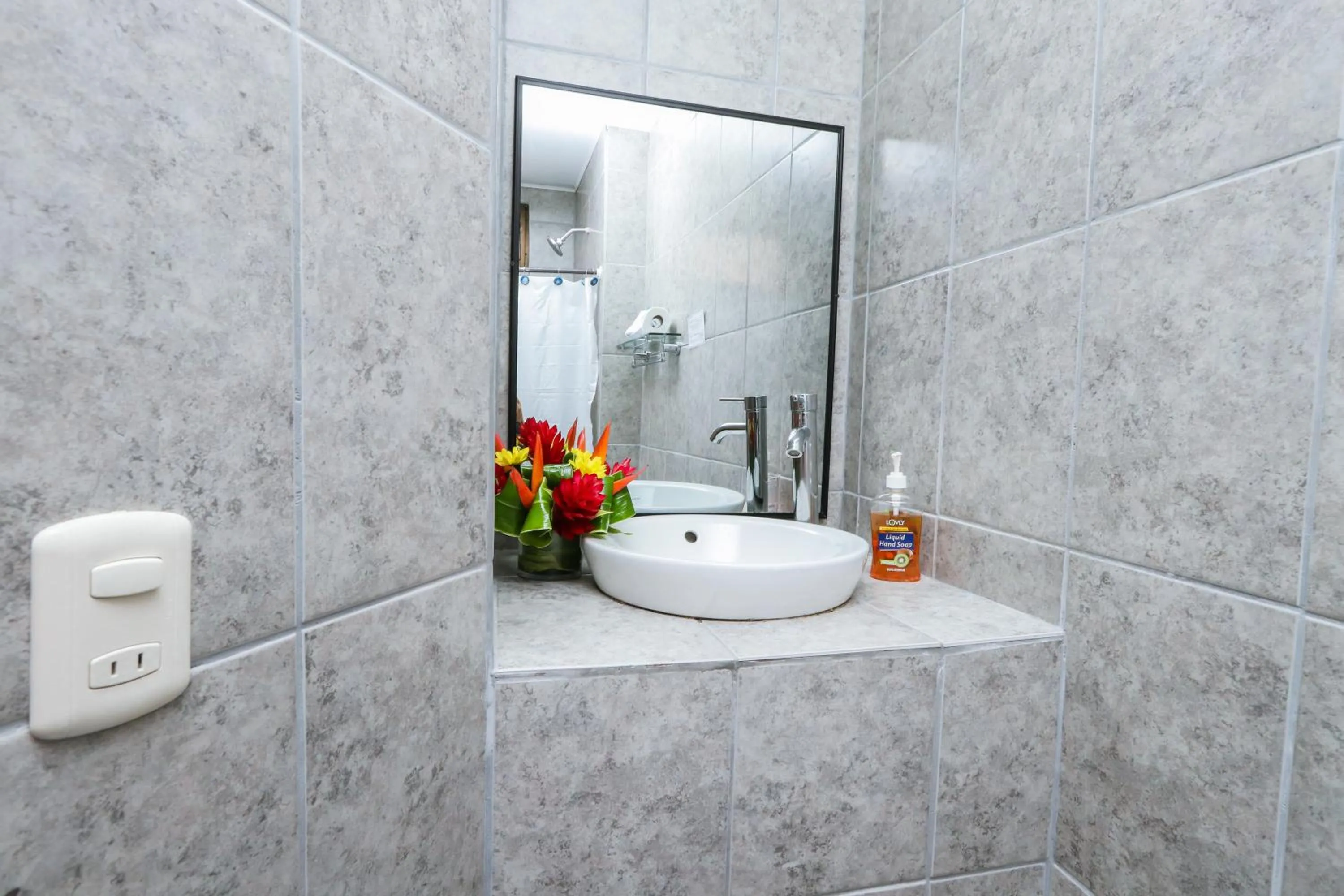 Toilet in Hotel Flor Blanca