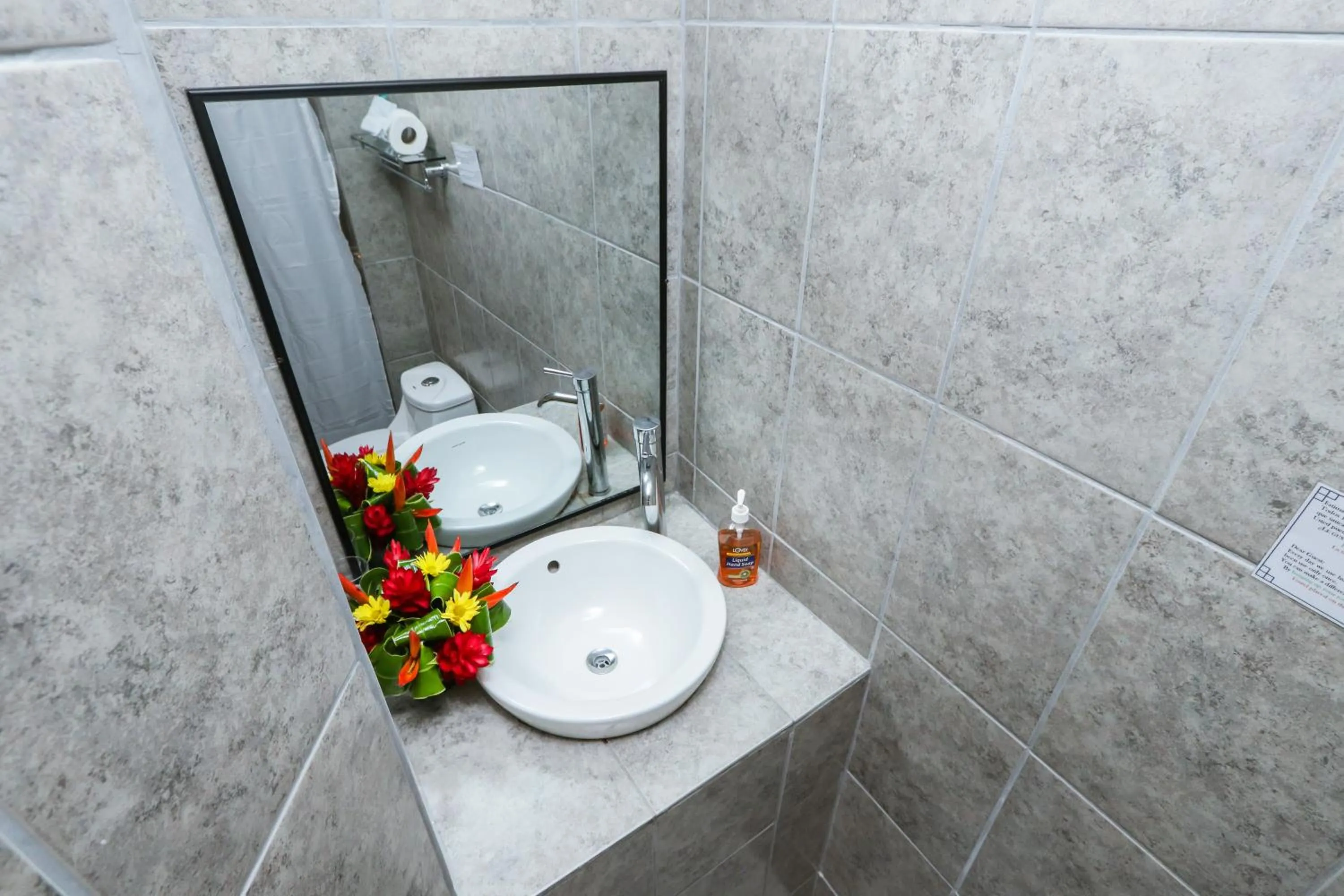 Toilet in Hotel Flor Blanca