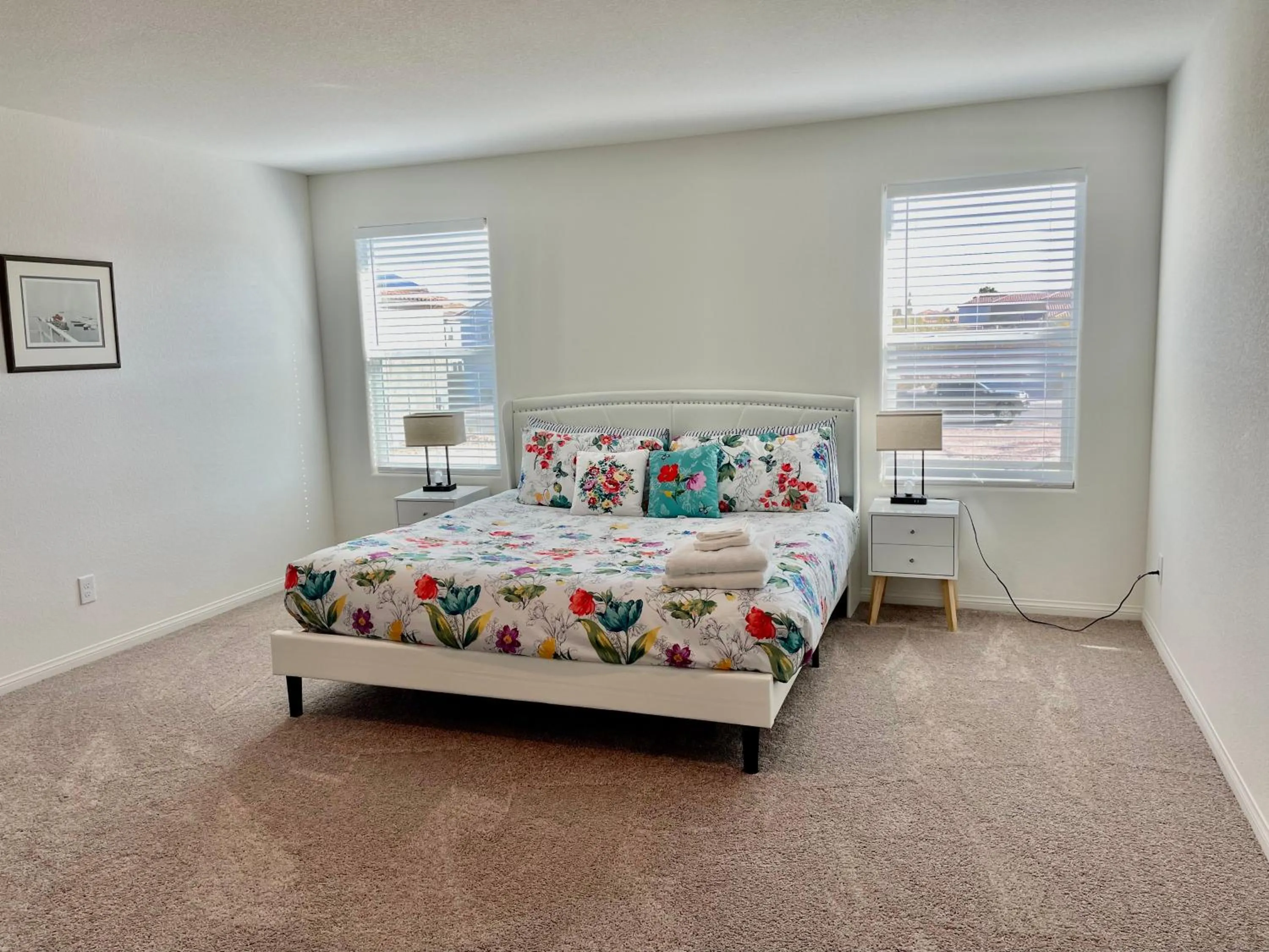 Bed in Spacious House, 5 bedrooms, Sleeps 12, Near Las Vegas Strip and Airport