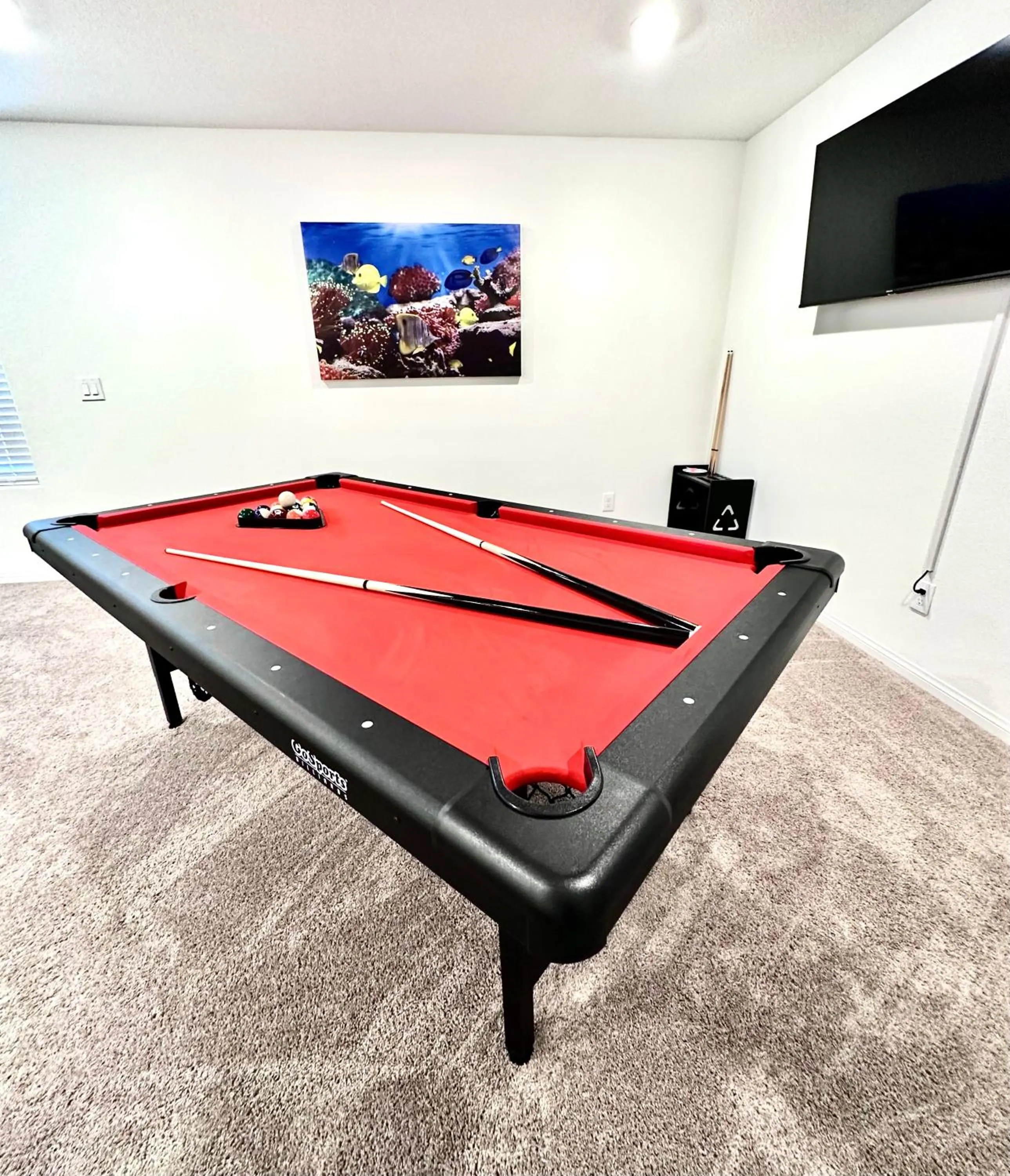 Communal lounge/ TV room in Spacious House, 5 bedrooms, Sleeps 12, Near Las Vegas Strip and Airport
