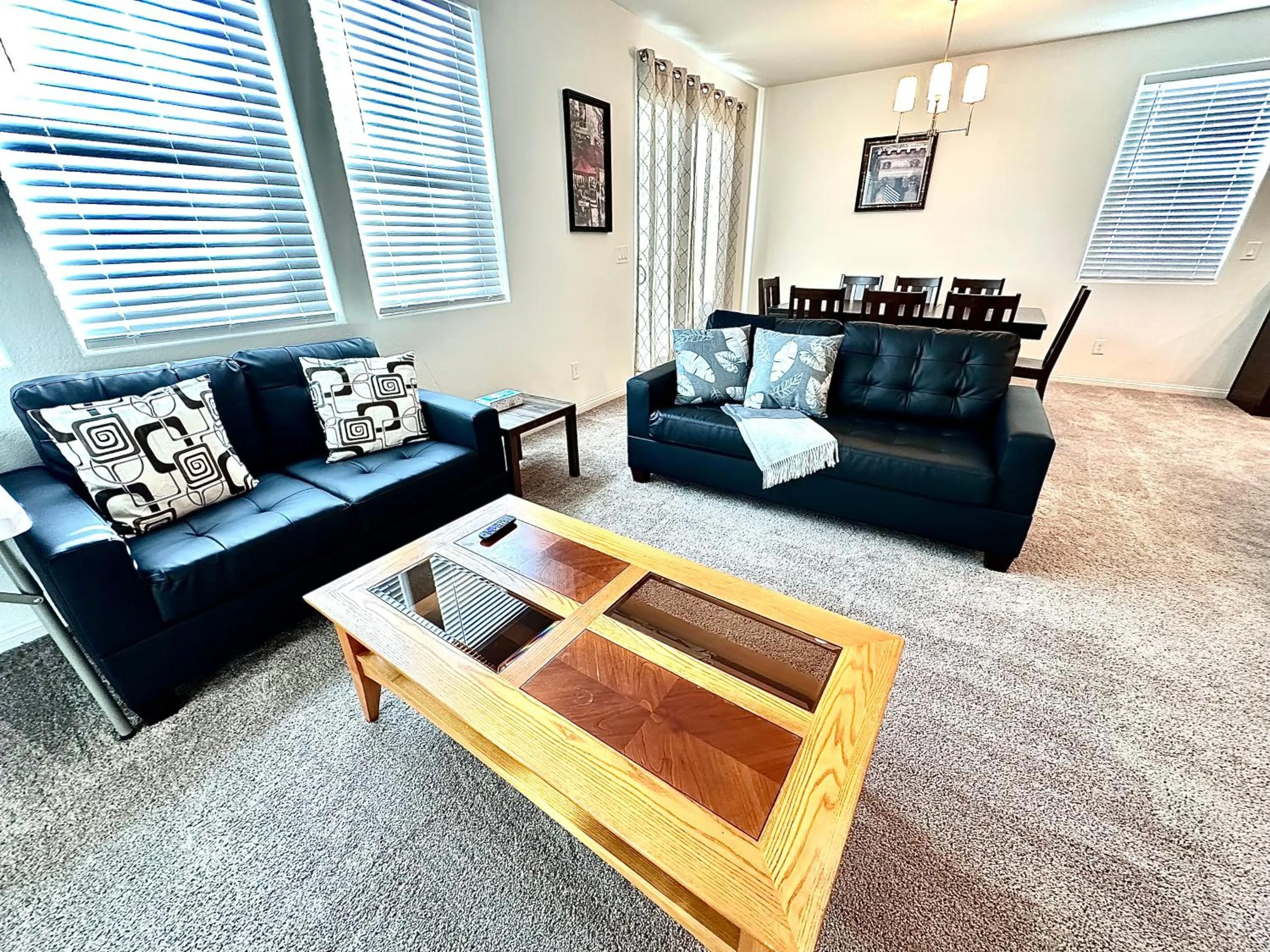 Living room in Spacious House, 5 bedrooms, Sleeps 12, Near Las Vegas Strip and Airport