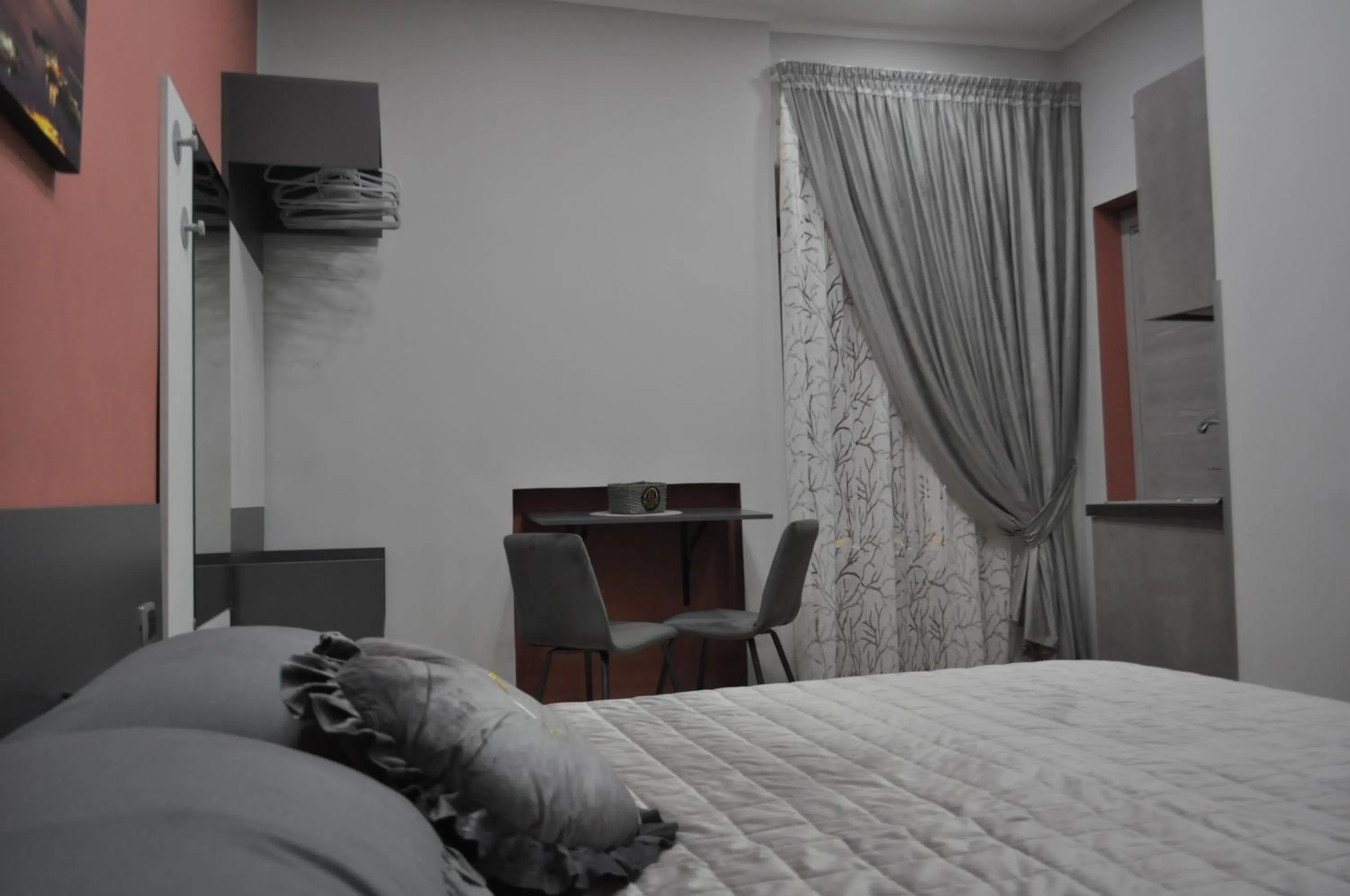 Photo of the whole room, Bed in HSUITE