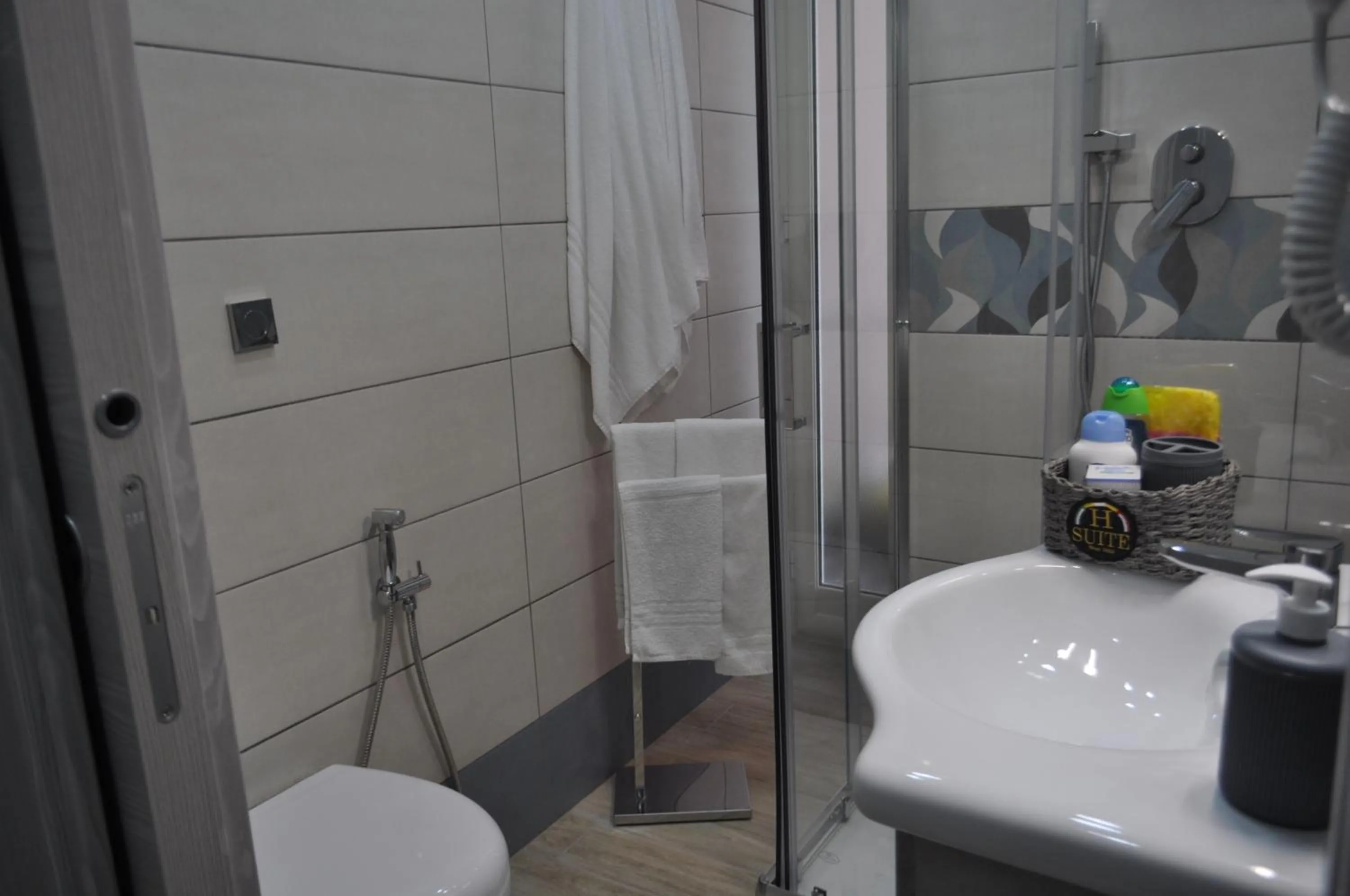 Shower in HSUITE