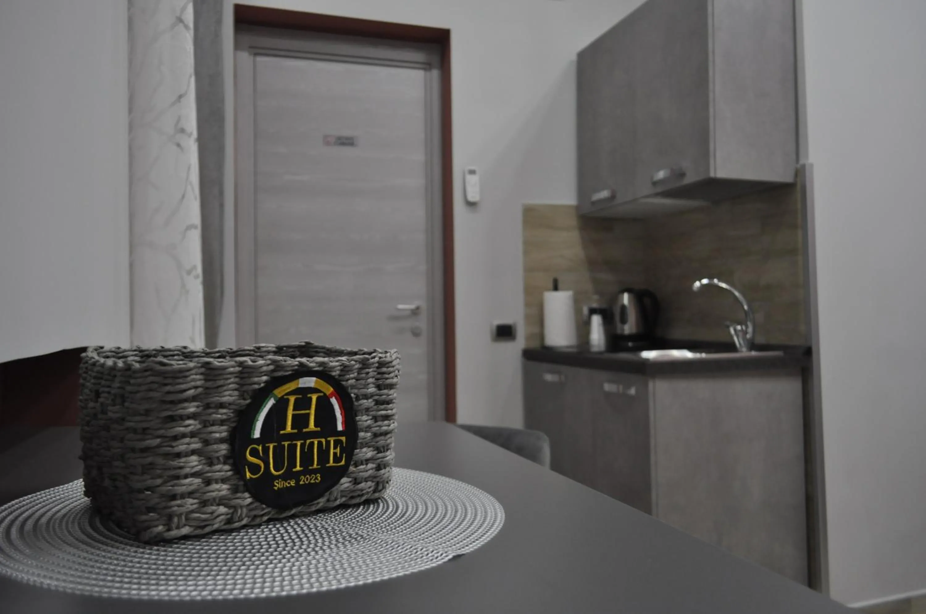 Kitchen or kitchenette in HSUITE