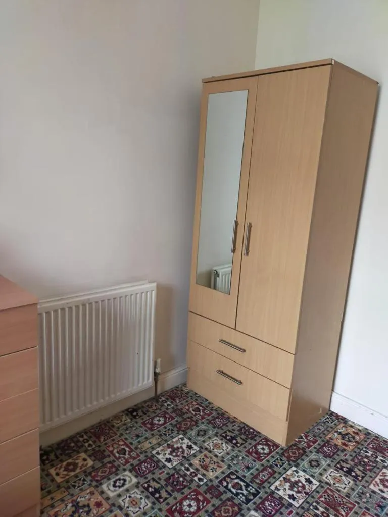 Bedroom in Paradise Apartment- Female Only