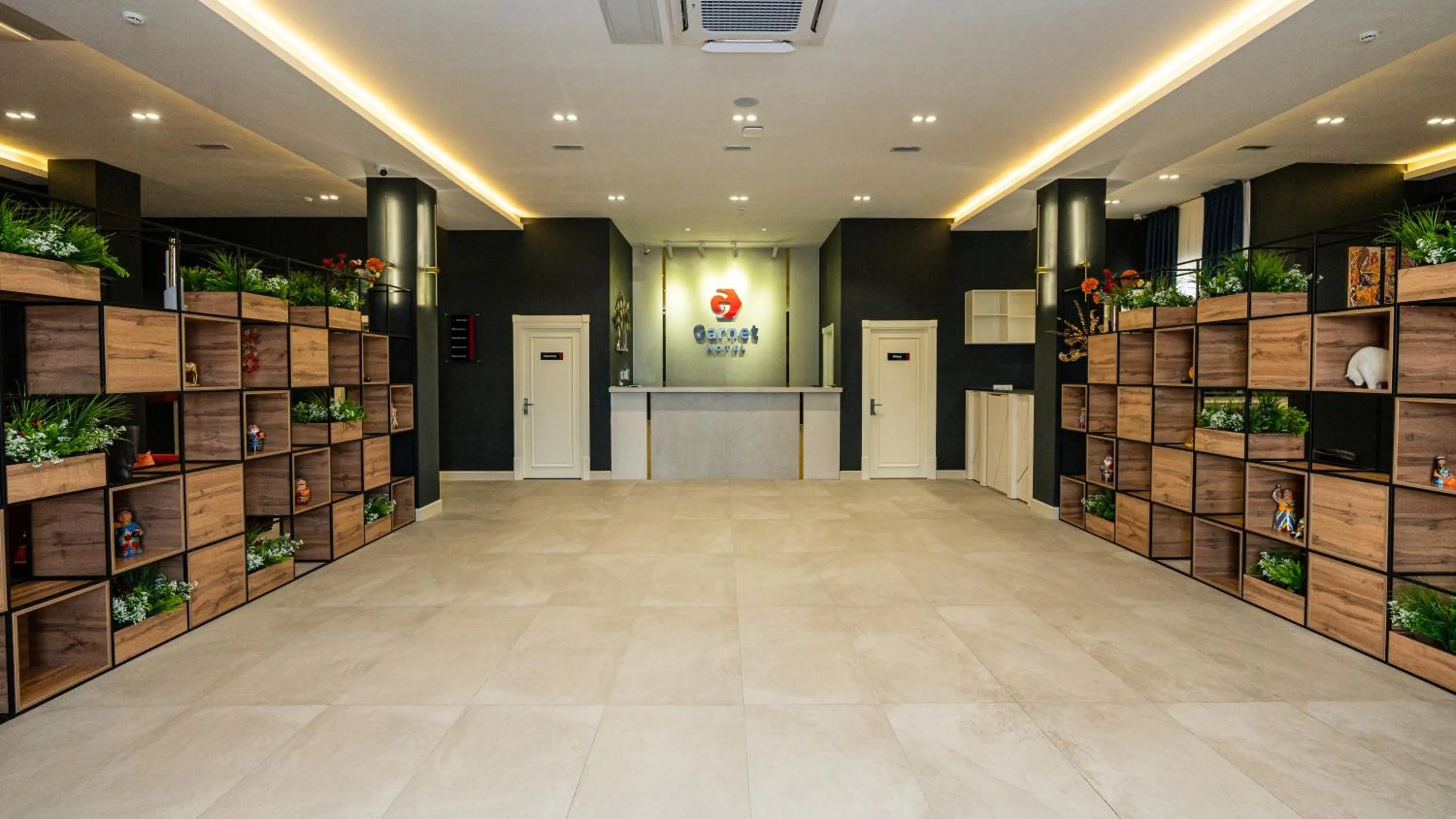 Lobby or reception in Garnet Mir Hotel