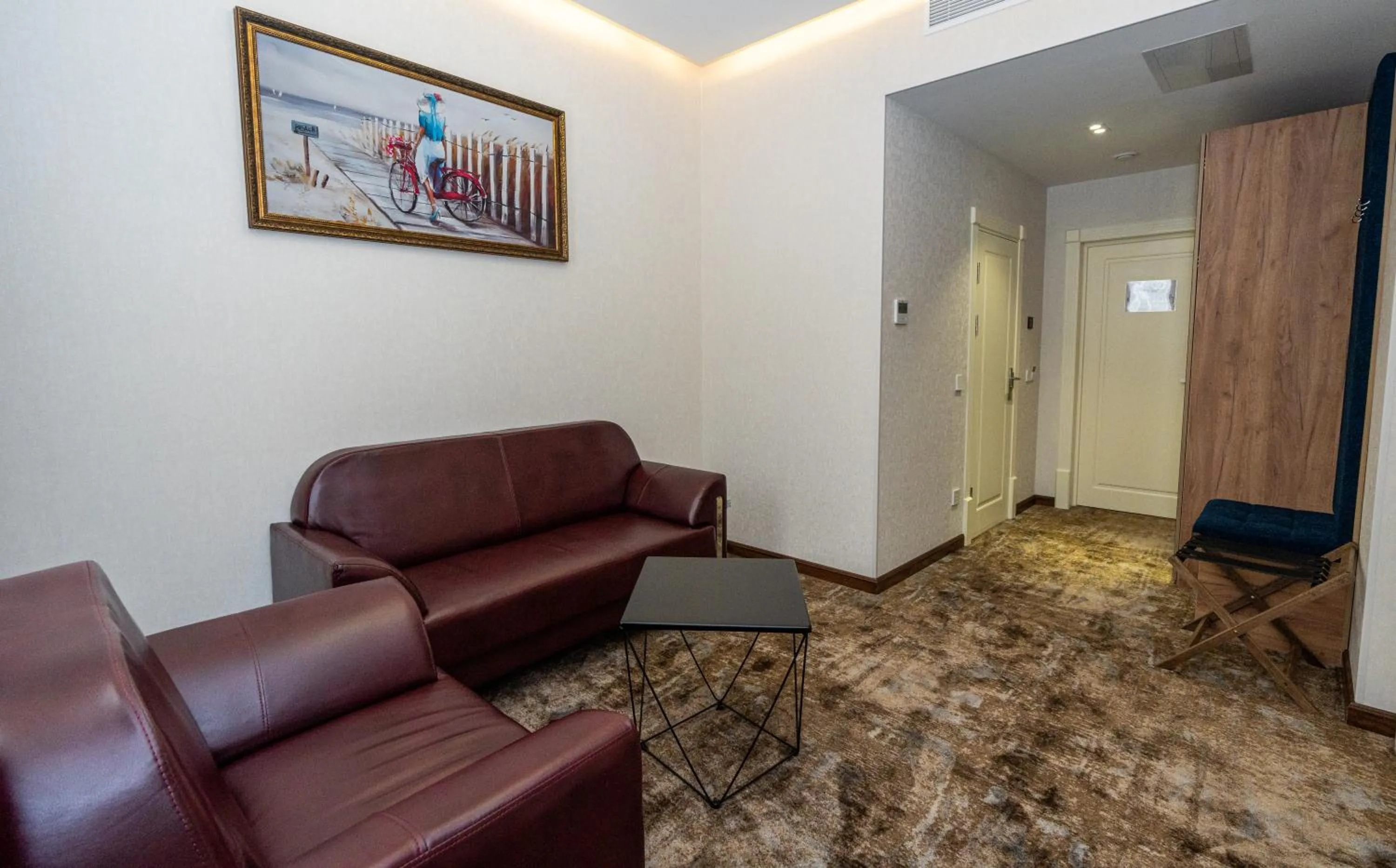 Living room in Garnet Mir Hotel