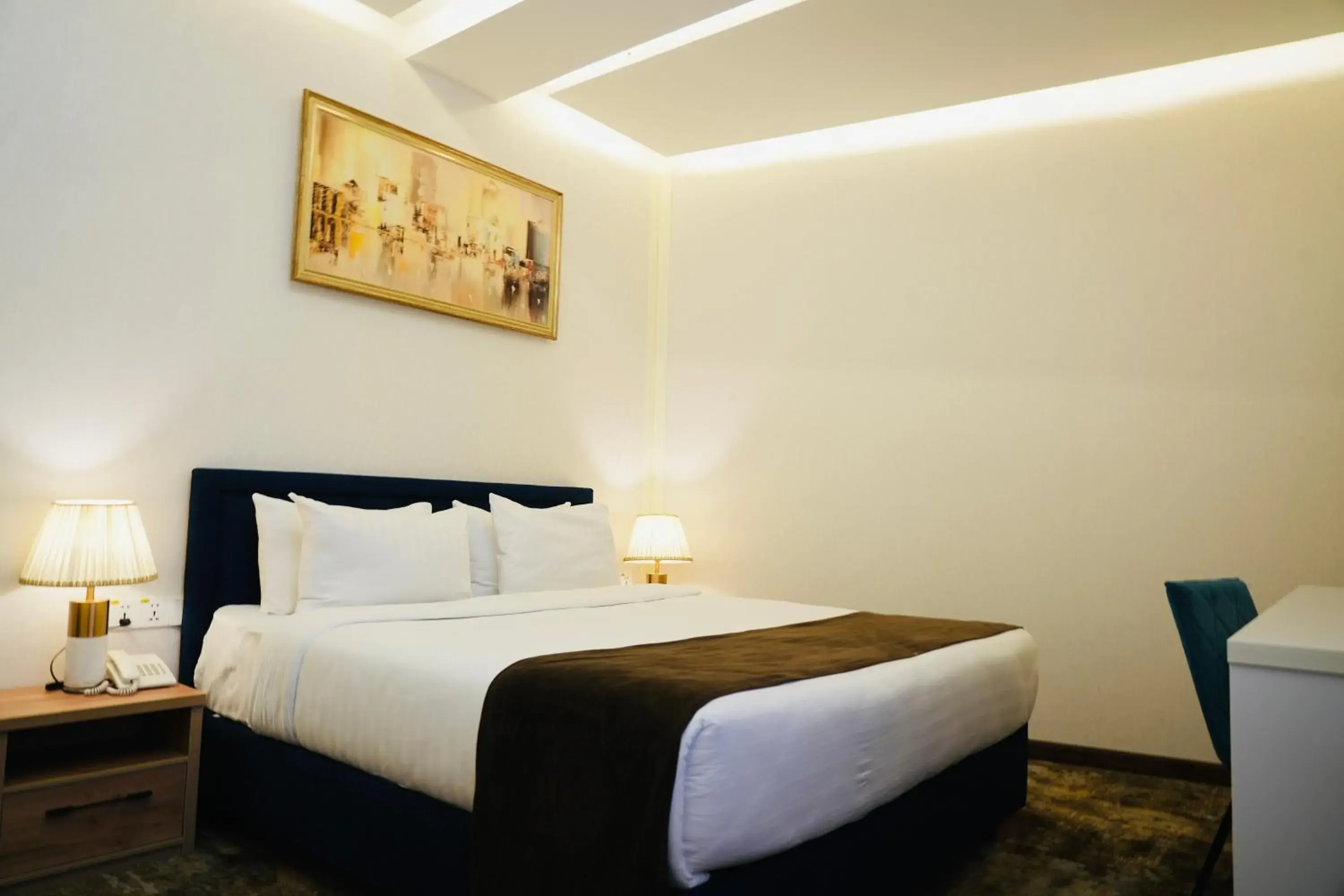 Suite - single occupancy in Garnet Mir Hotel Suite - single occupancy in Garnet Mir Hotel