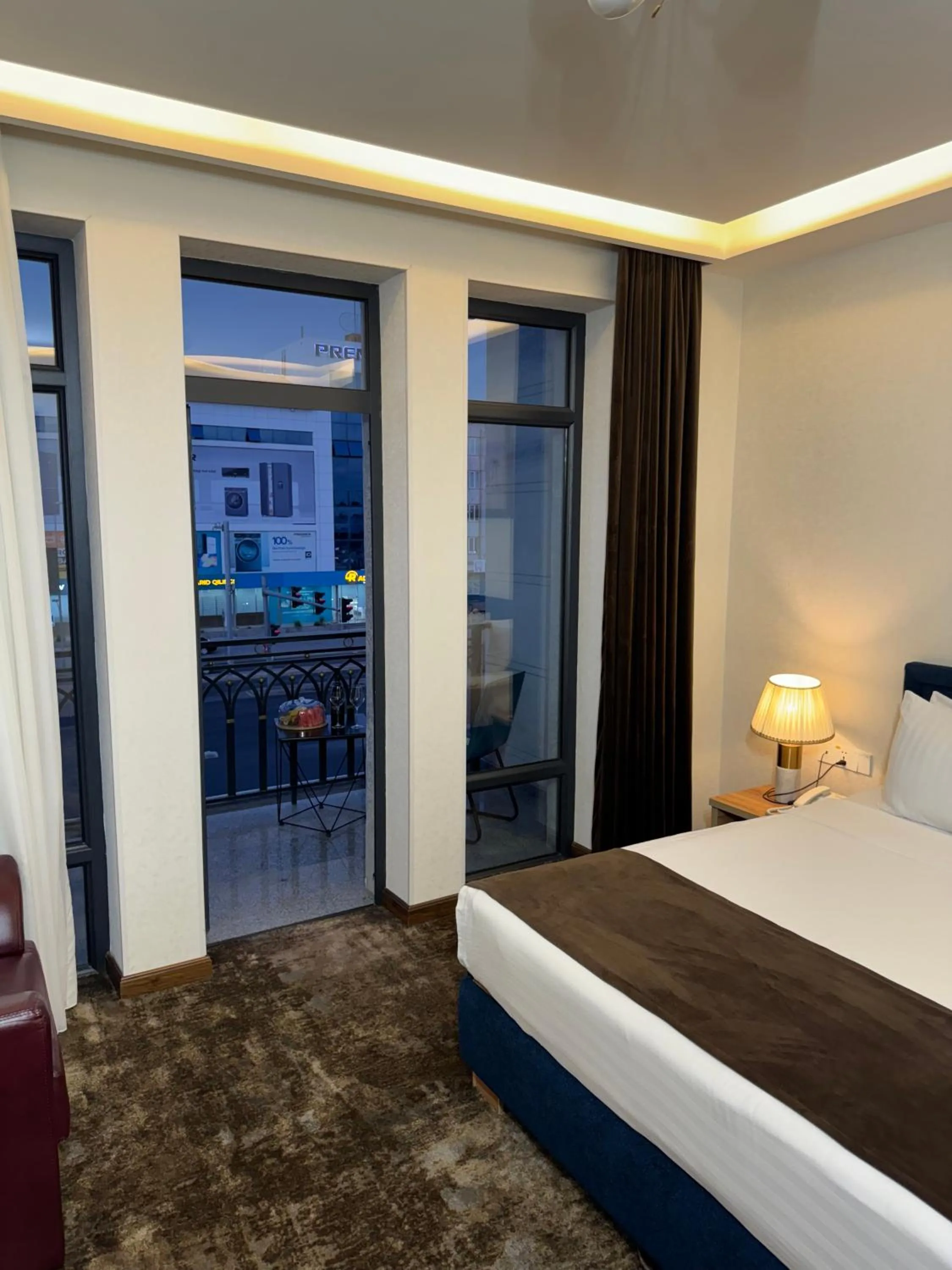 Bed in Garnet Mir Hotel