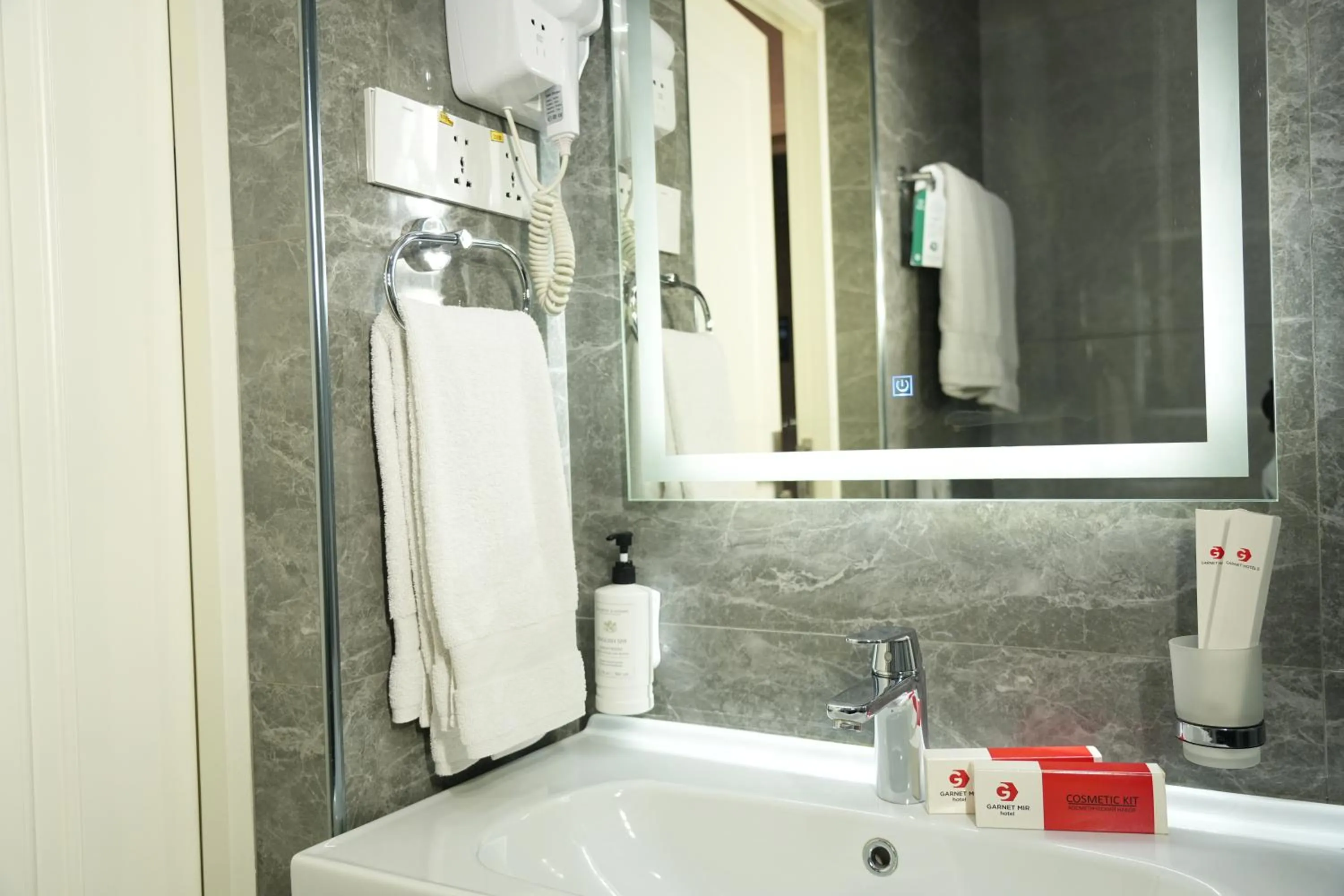 Shower in Garnet Mir Hotel