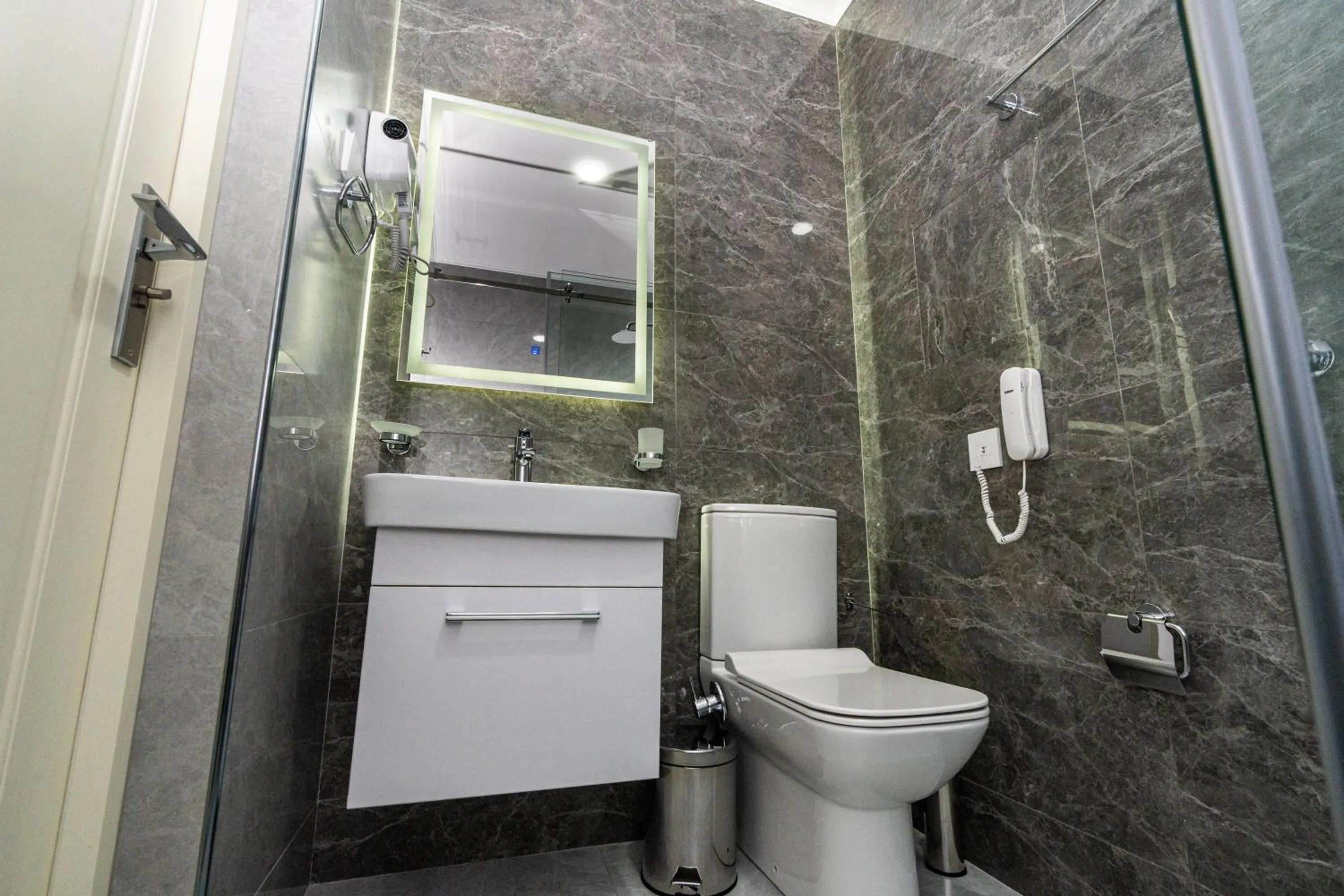 Shower in Garnet Mir Hotel