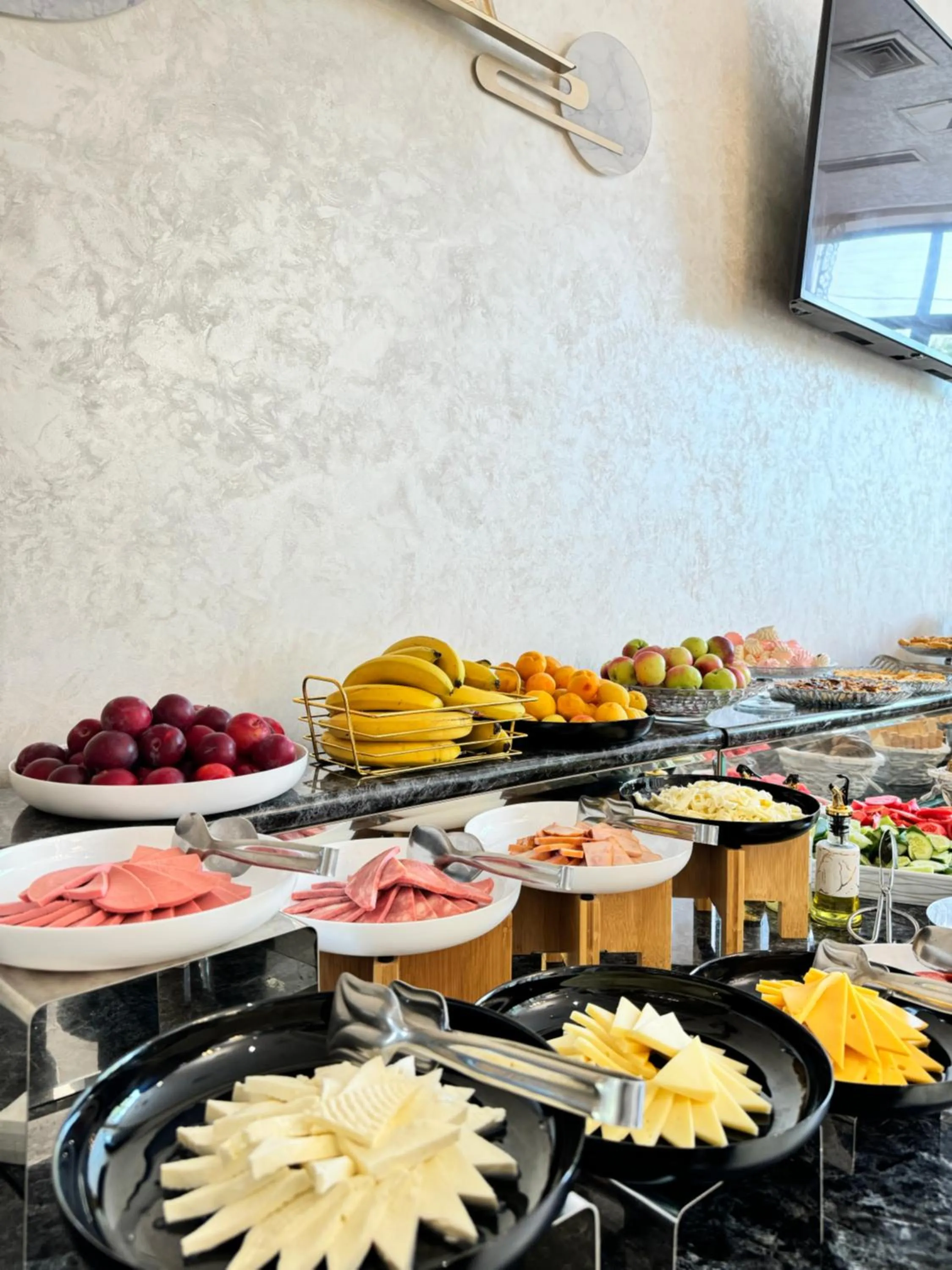 Food and drinks in Garnet Mir Hotel