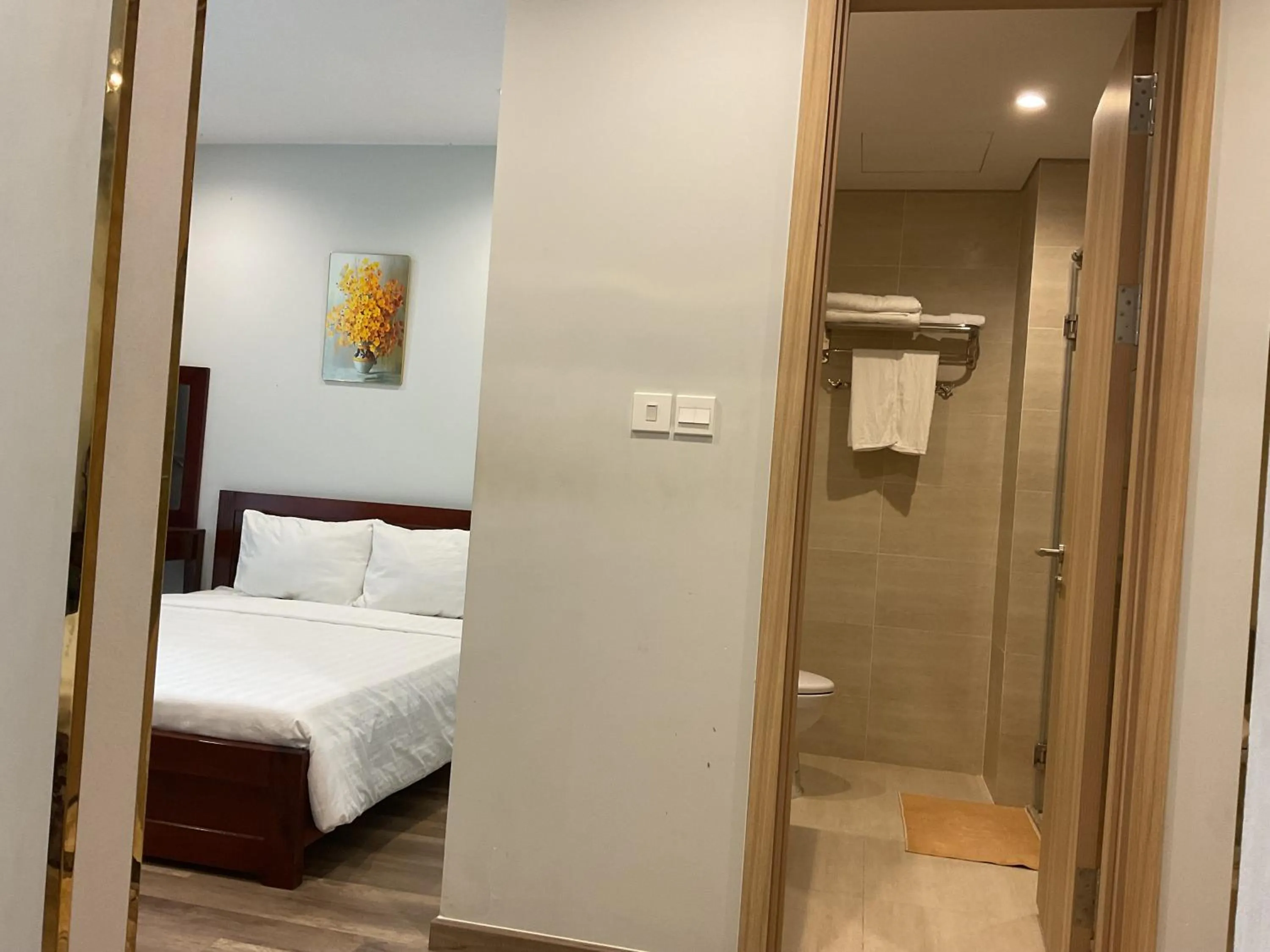 Shower, Bed in Green Inn Phu Quoc Hotel
